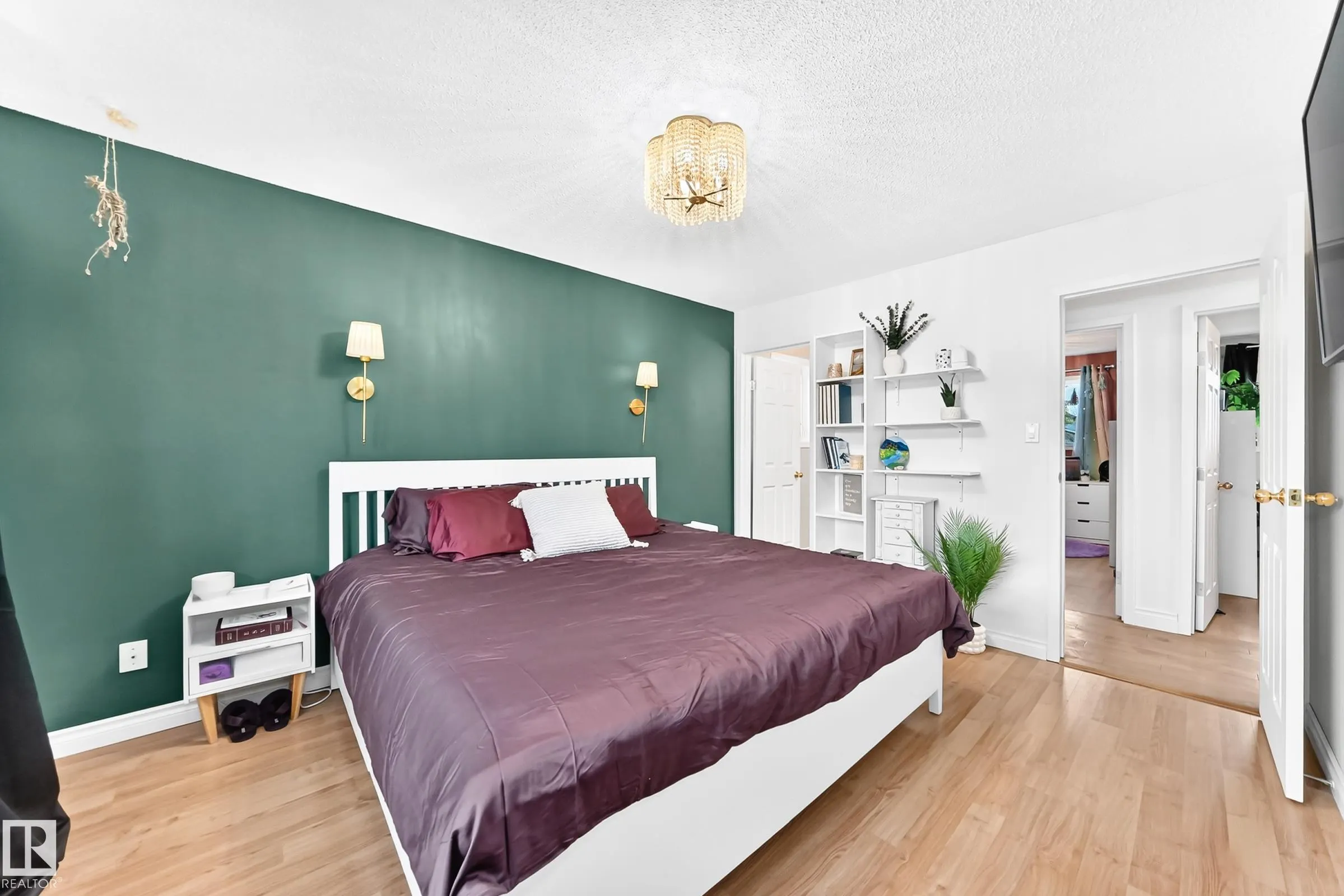 87 WAVERLEY Crescent