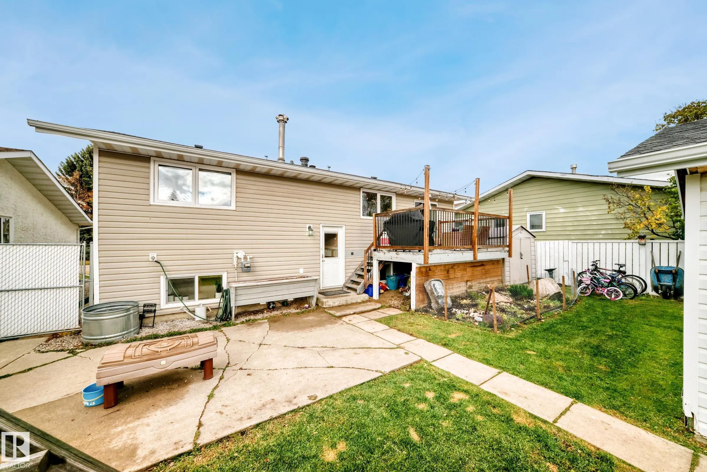 87 WAVERLEY Crescent