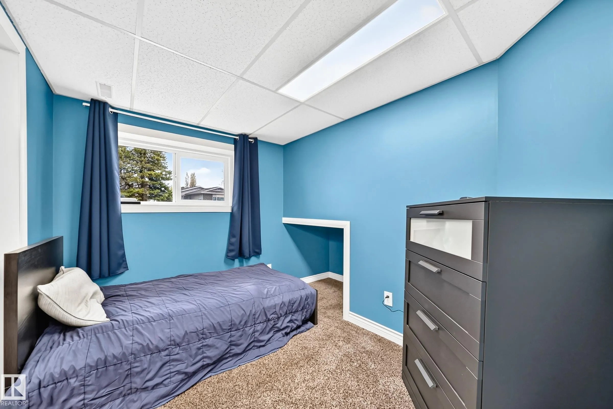 87 WAVERLEY Crescent