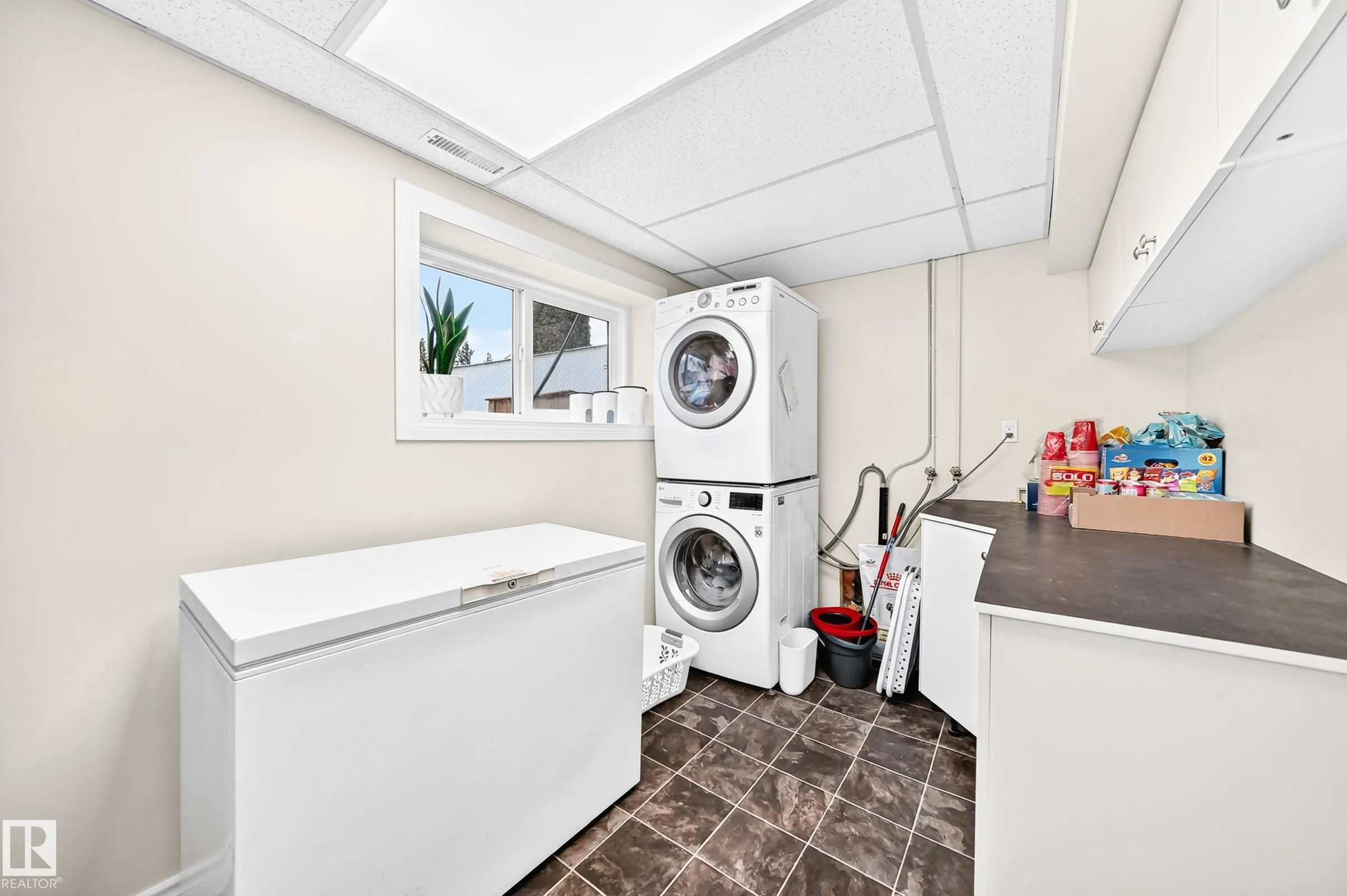 87 WAVERLEY Crescent