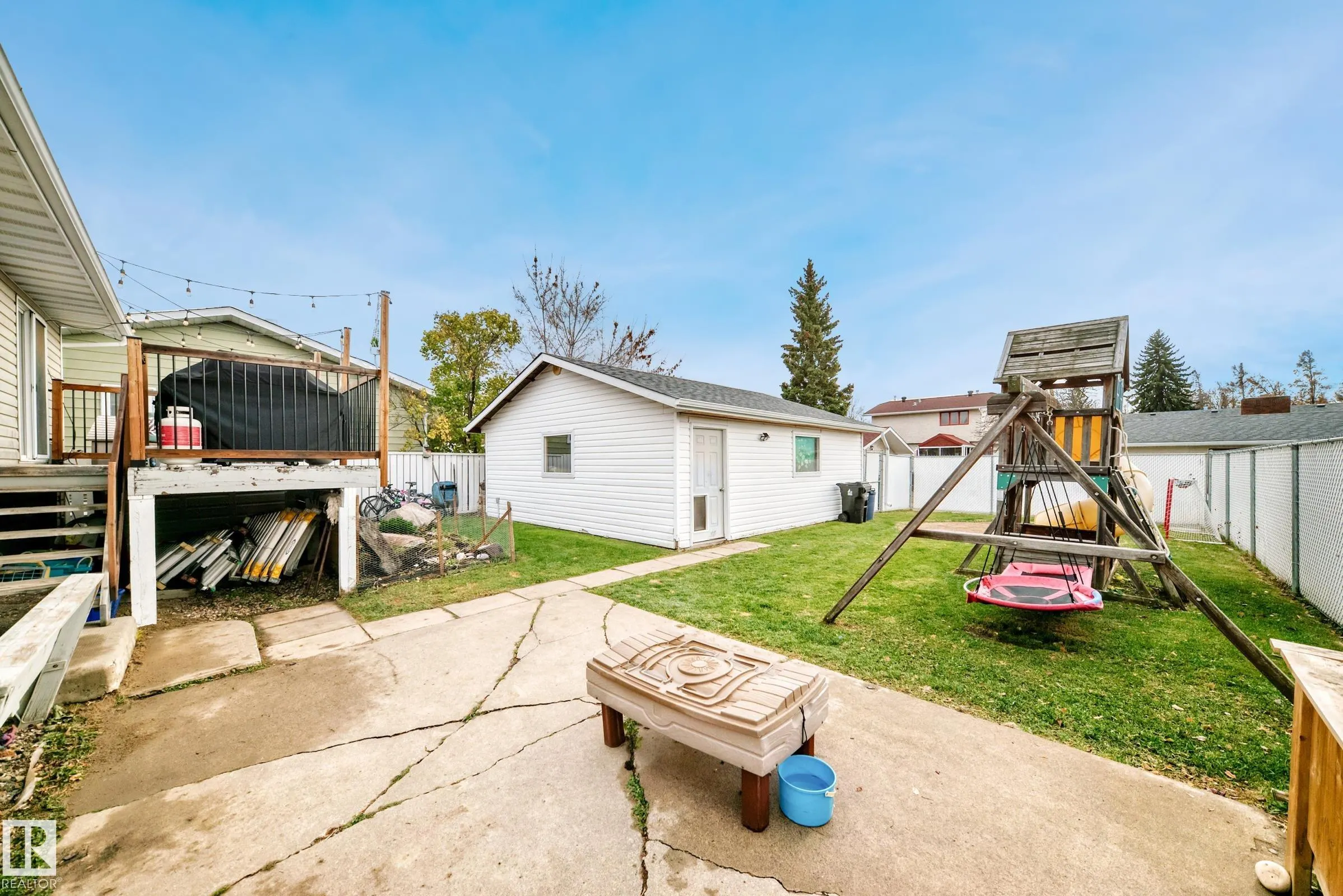 87 WAVERLEY Crescent