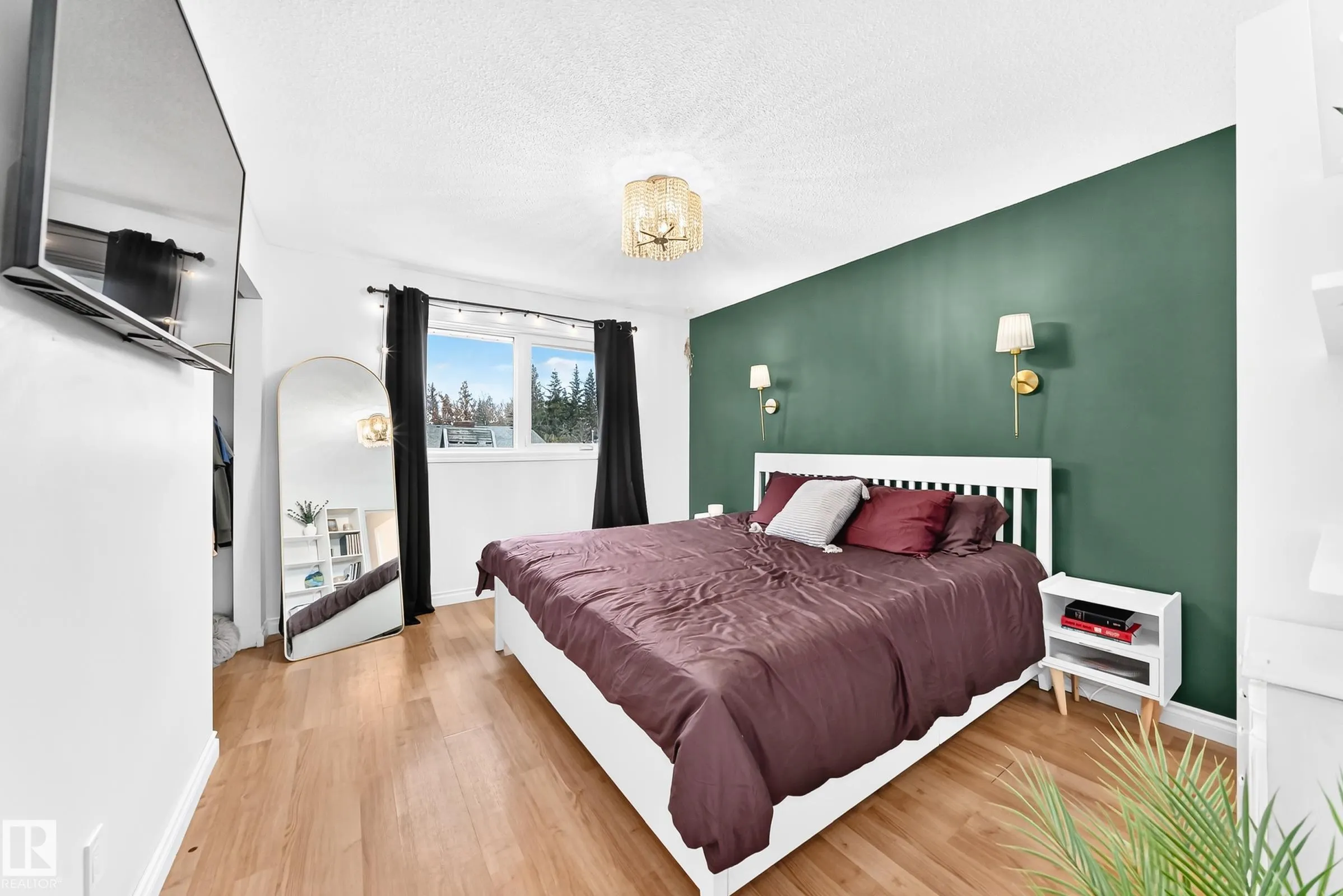 87 WAVERLEY Crescent