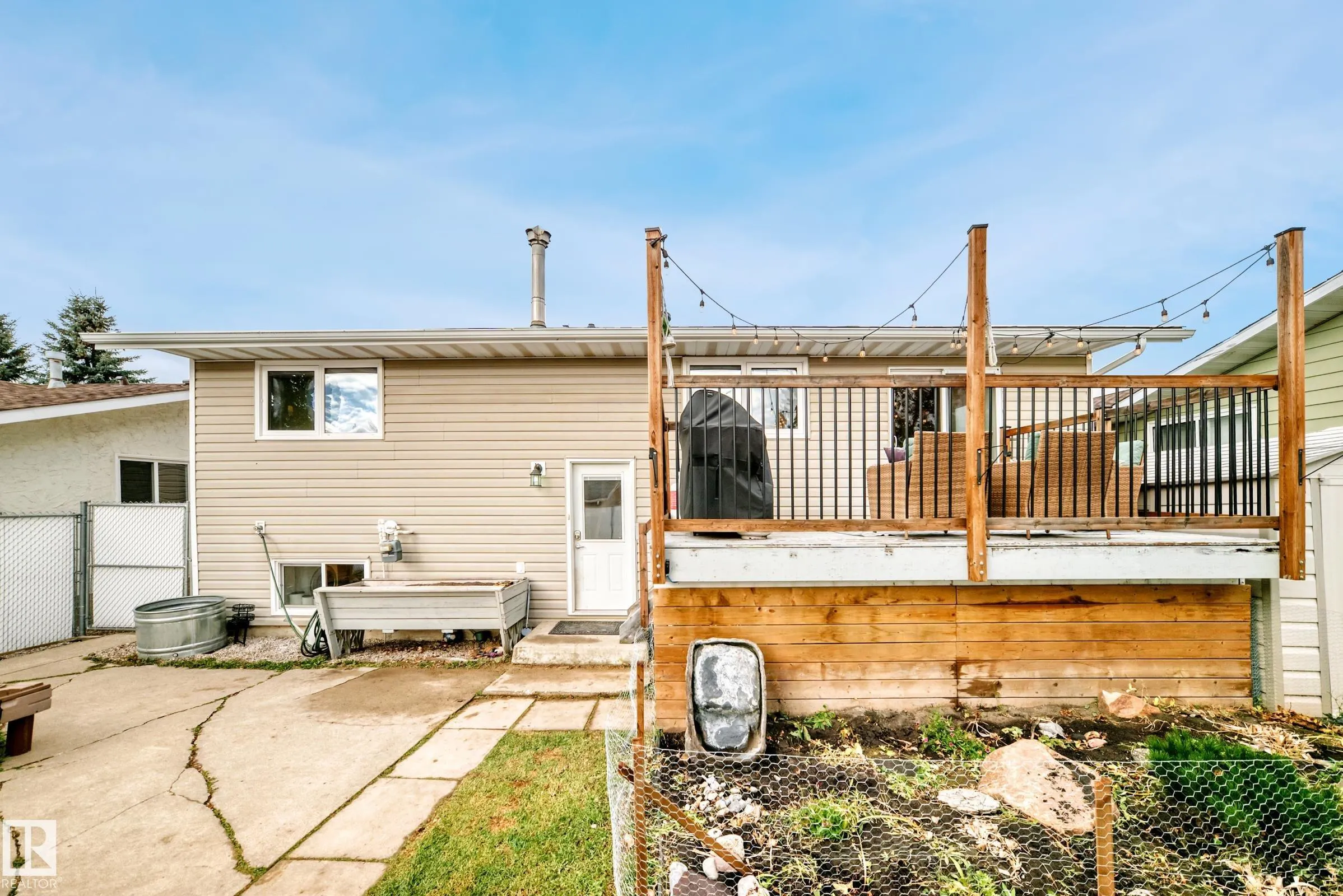 87 WAVERLEY Crescent