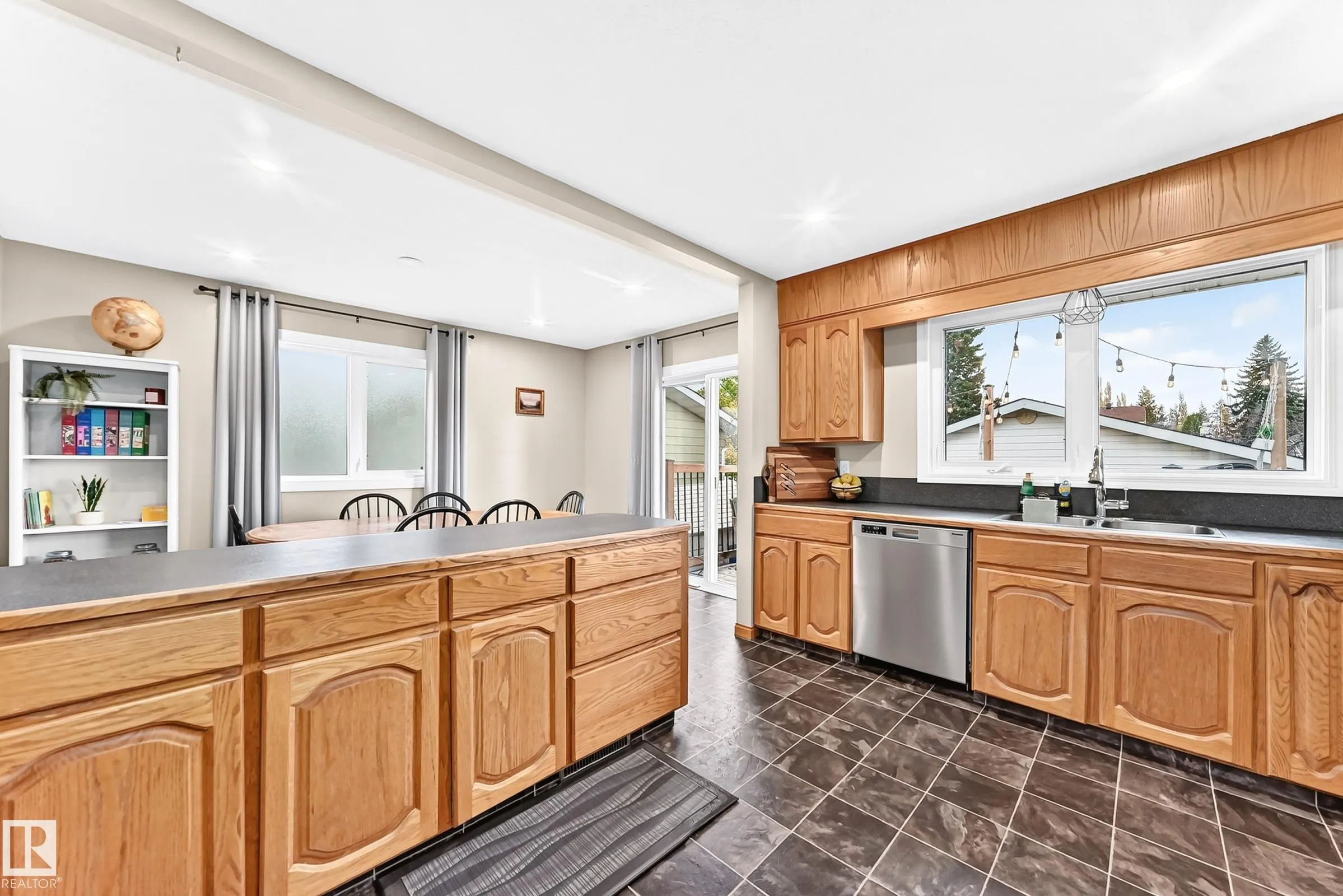 87 WAVERLEY Crescent