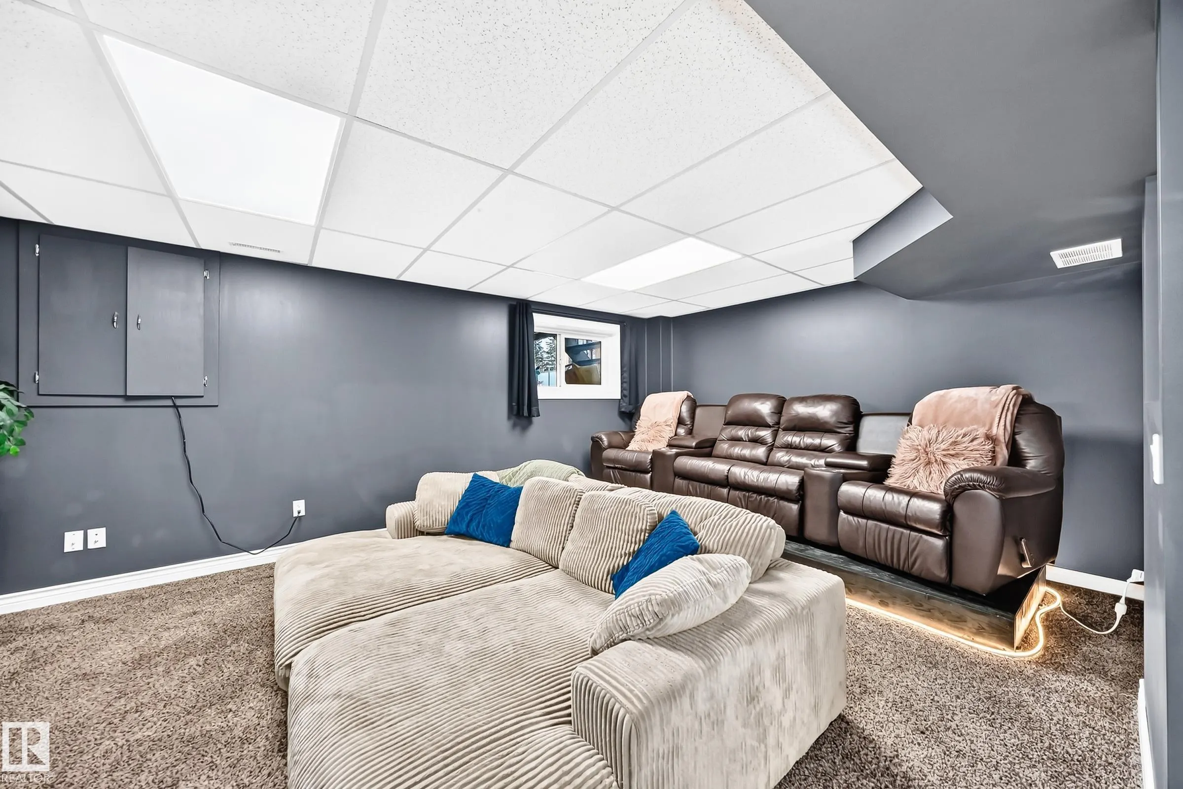 87 WAVERLEY Crescent