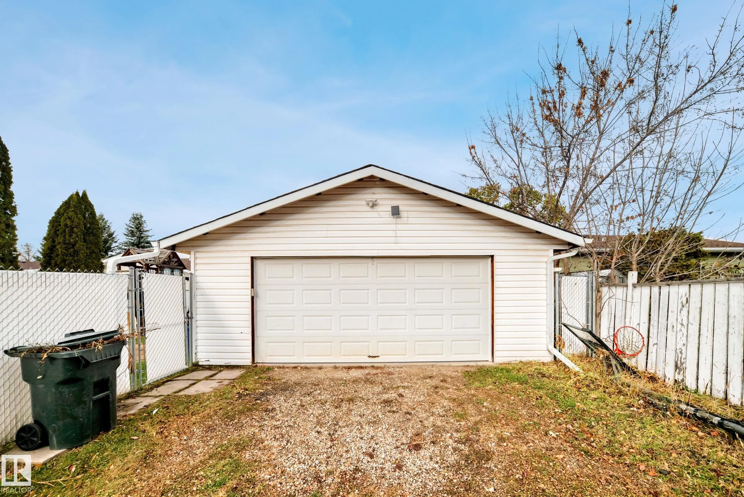 87 WAVERLEY Crescent