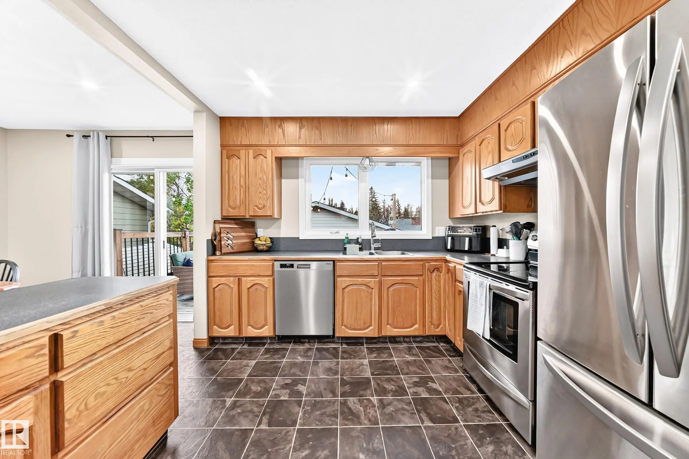 87 WAVERLEY Crescent