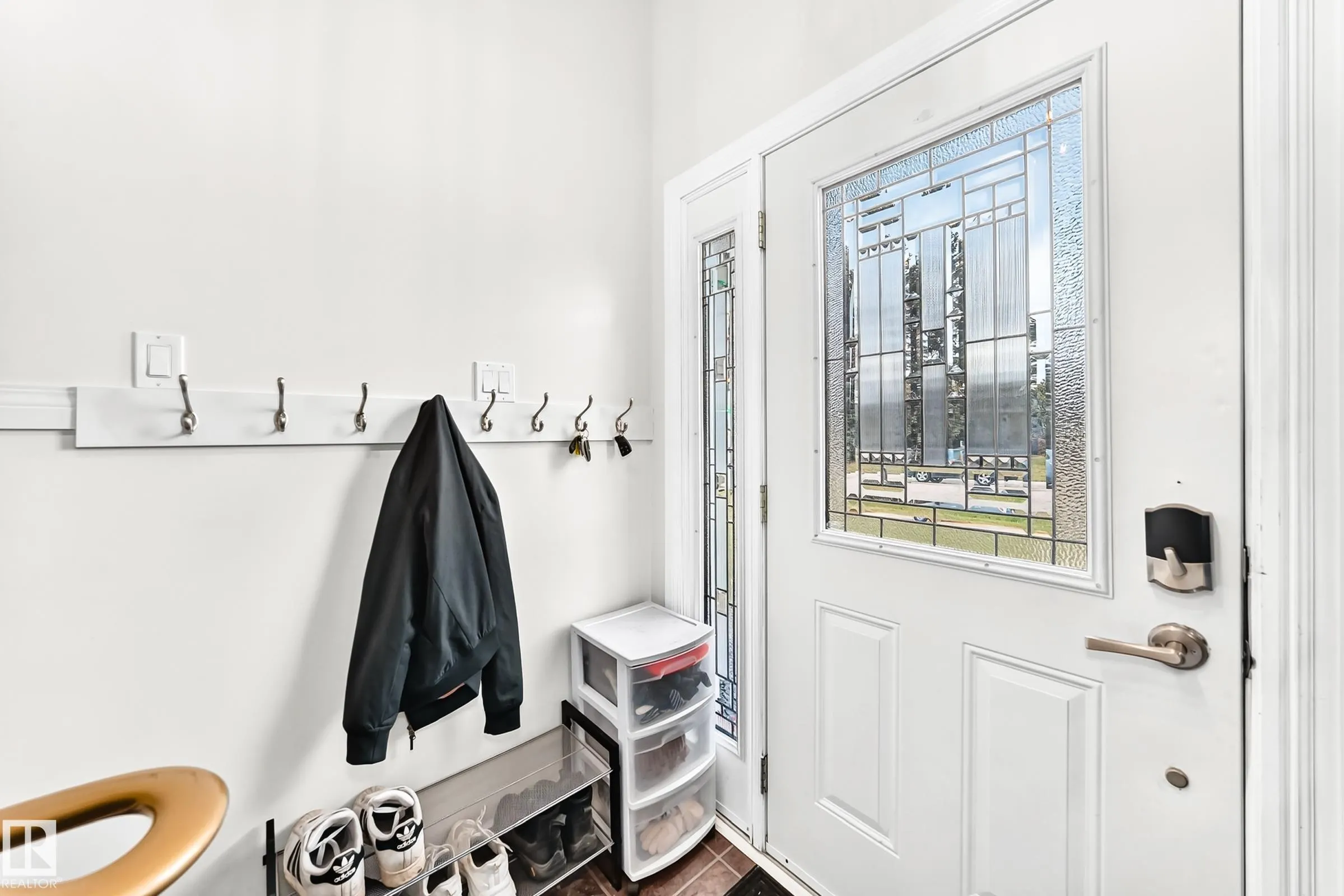 87 WAVERLEY Crescent