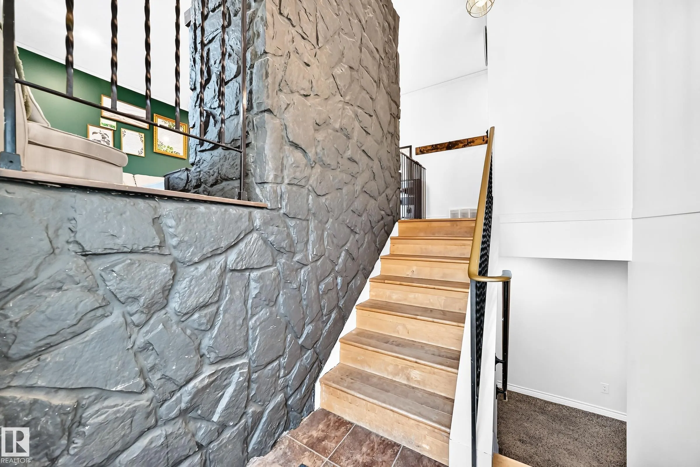 87 WAVERLEY Crescent