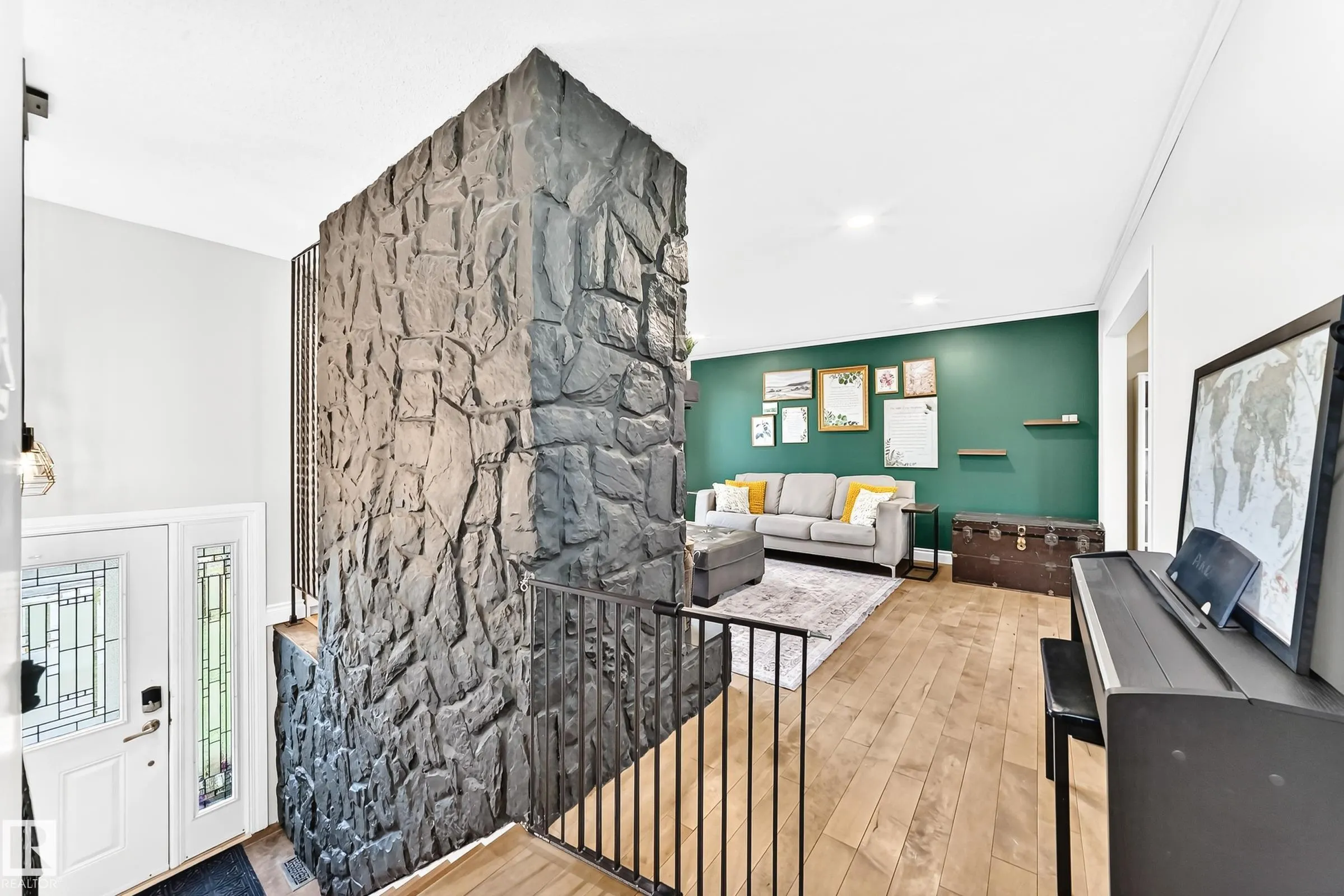 87 WAVERLEY Crescent