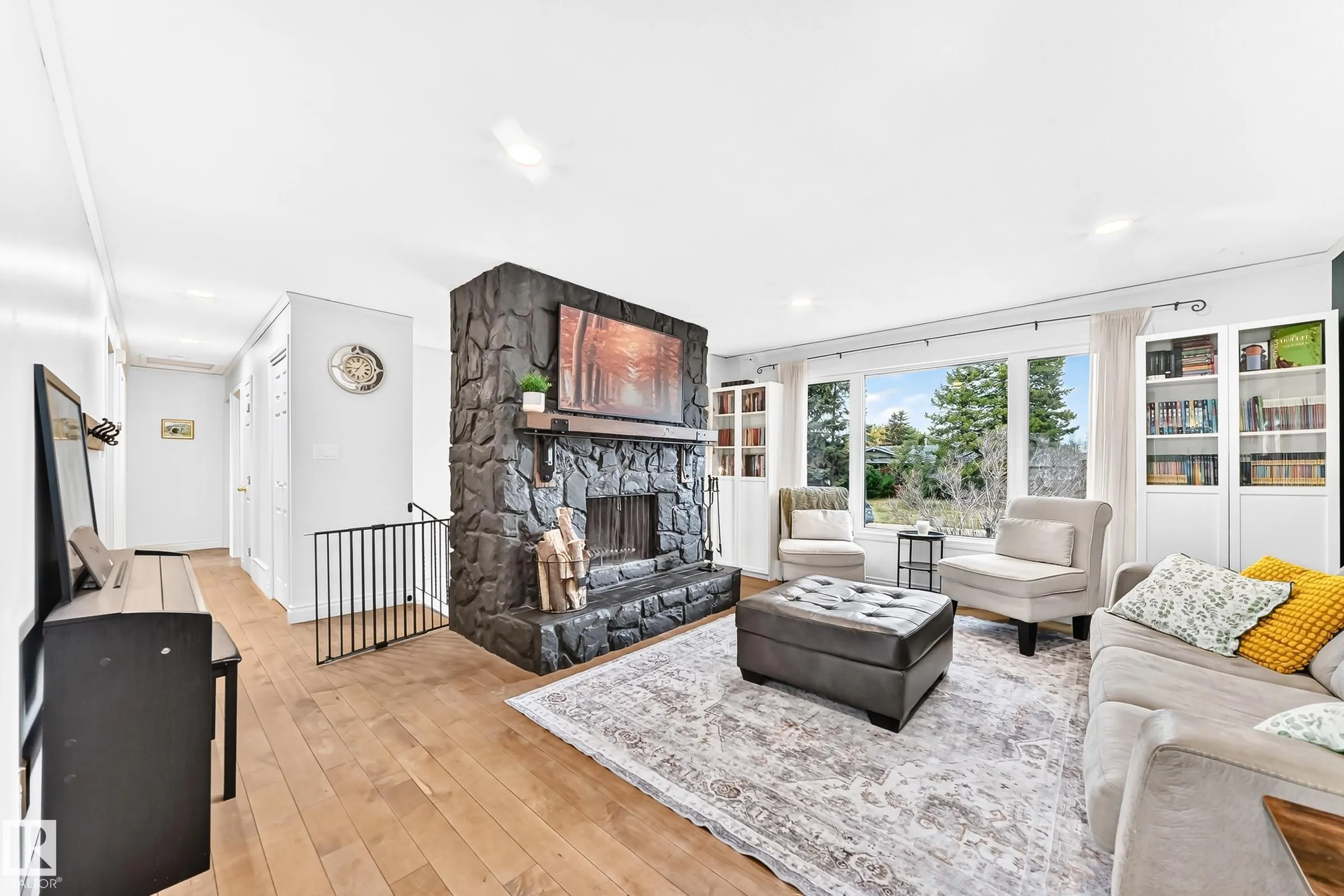 87 WAVERLEY Crescent