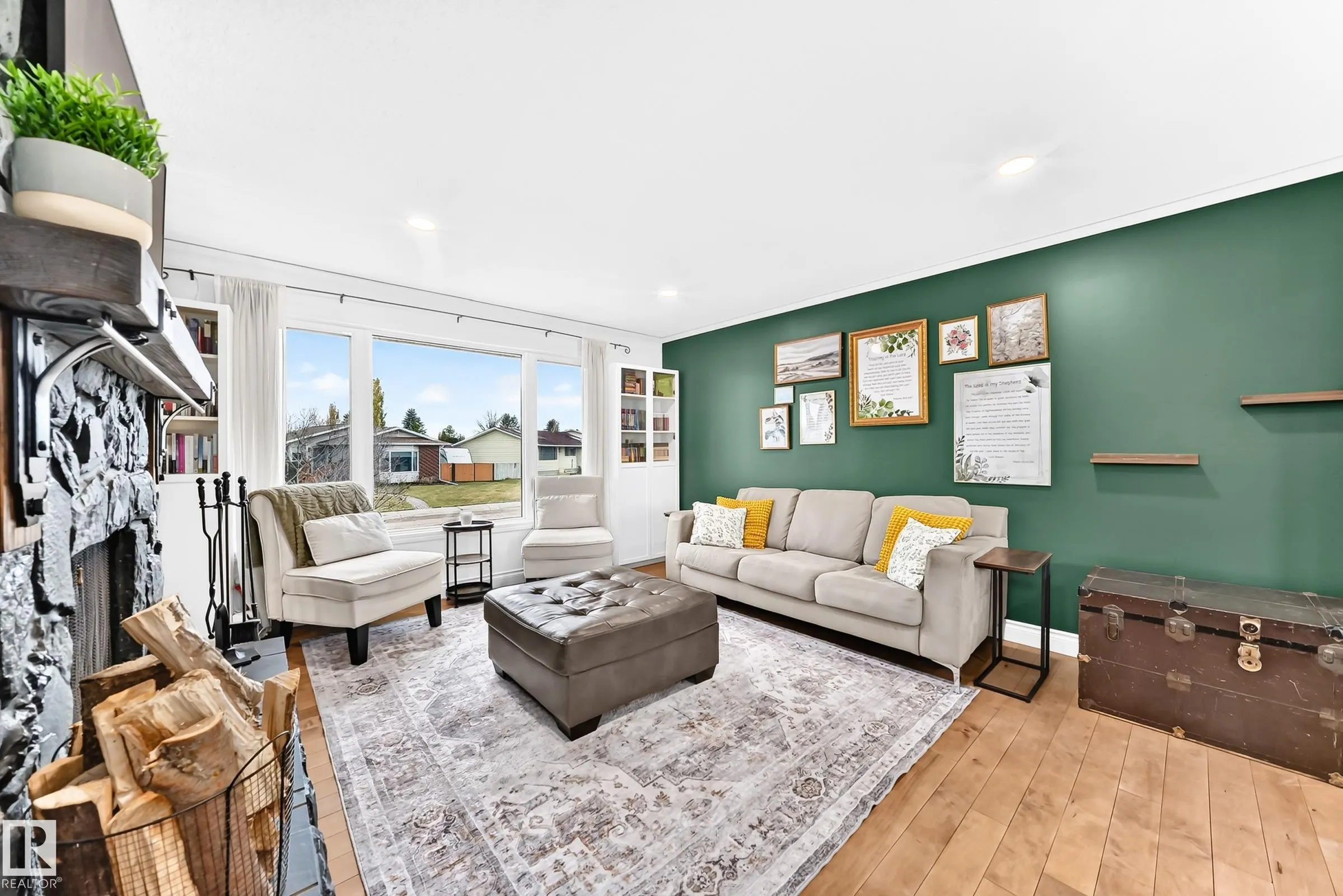 87 WAVERLEY Crescent
