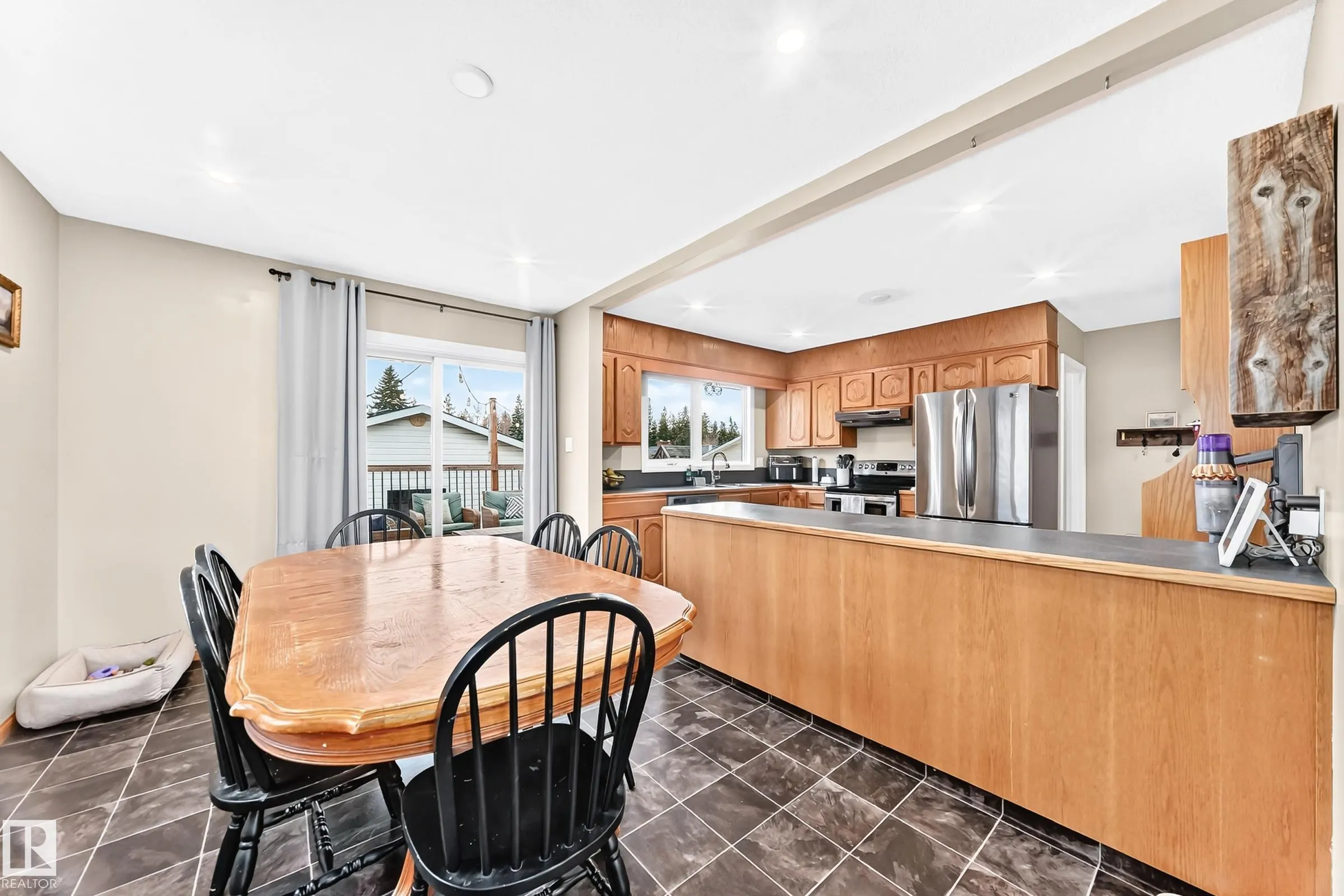 87 WAVERLEY Crescent