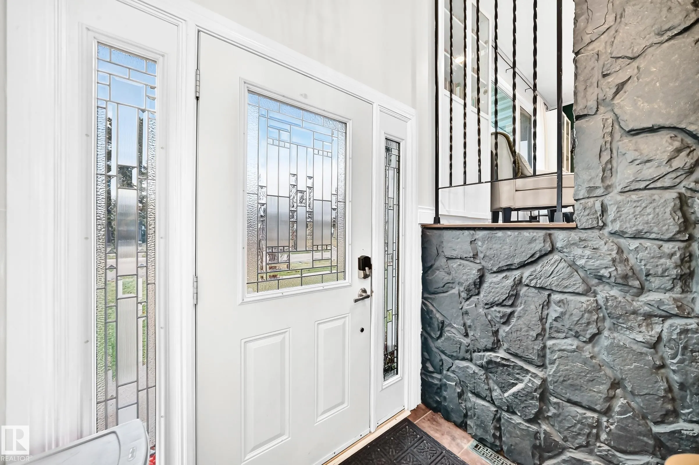 87 WAVERLEY Crescent