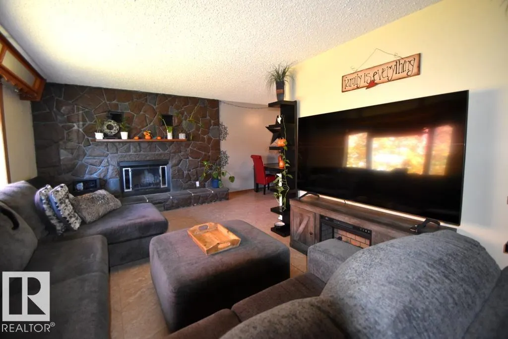 5302 Willow Drive