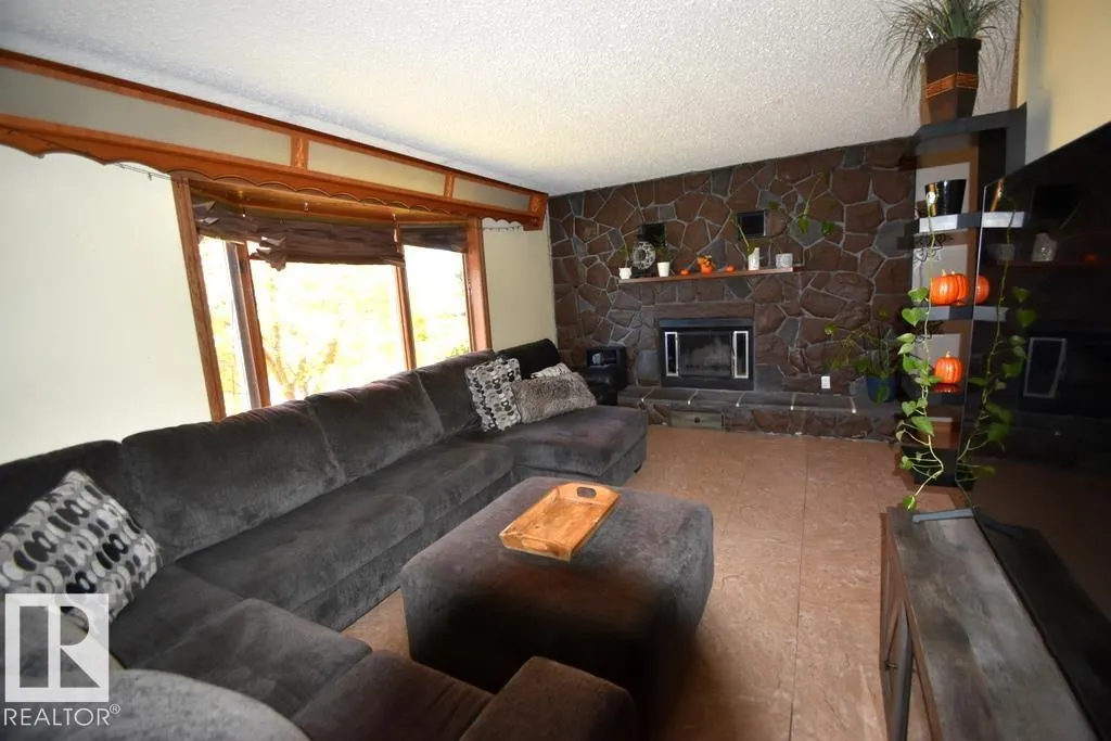 5302 Willow Drive