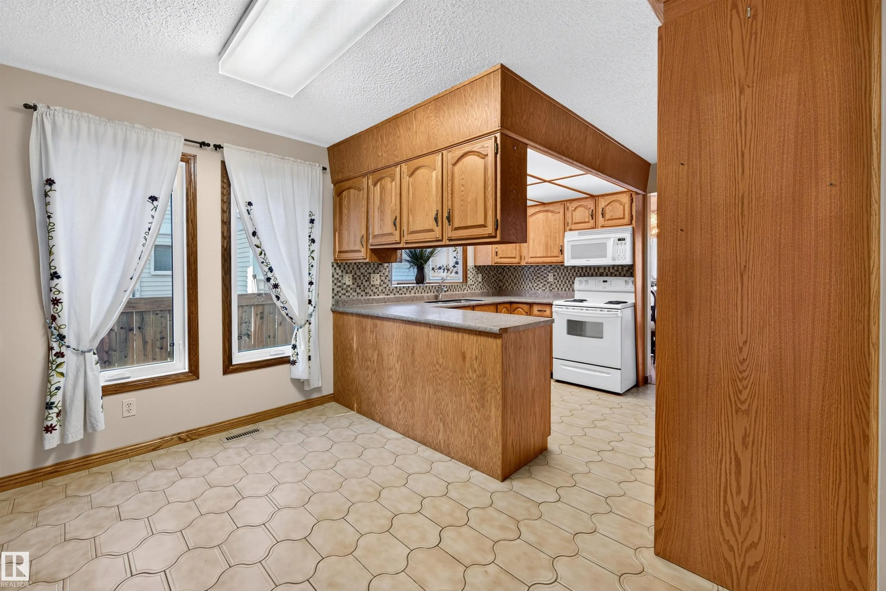 7 LANGHOLM Drive