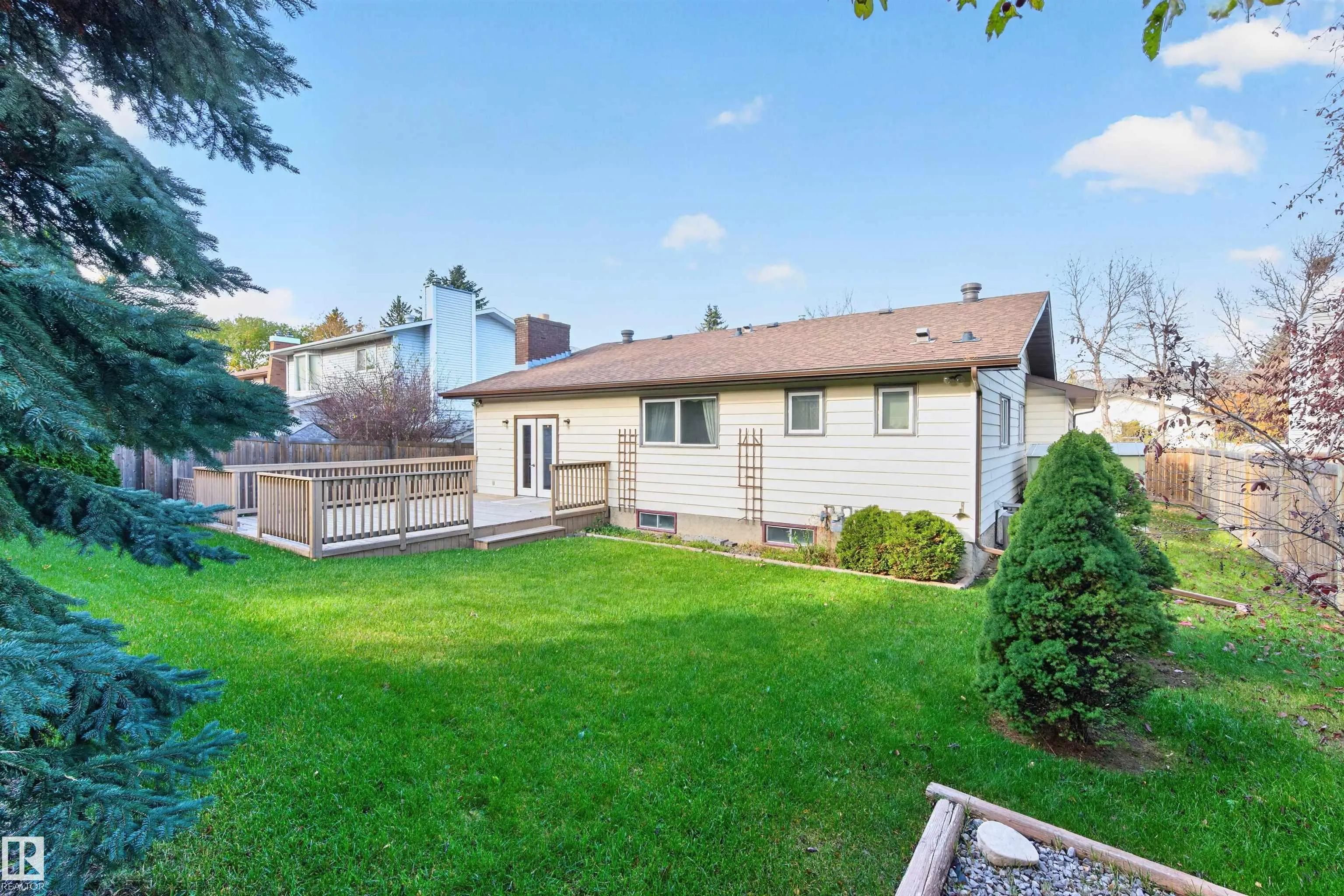 7 LANGHOLM Drive