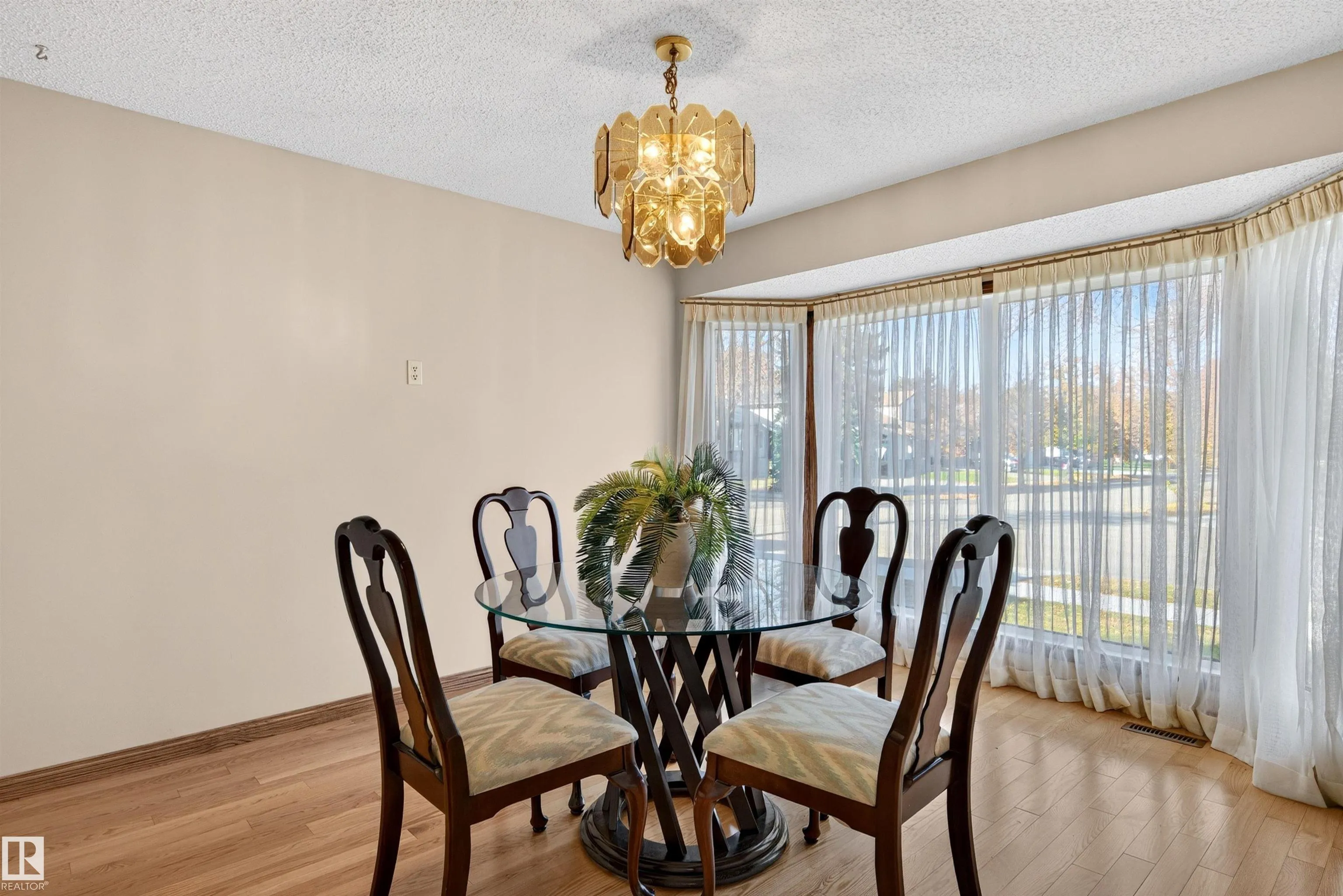 7 LANGHOLM Drive