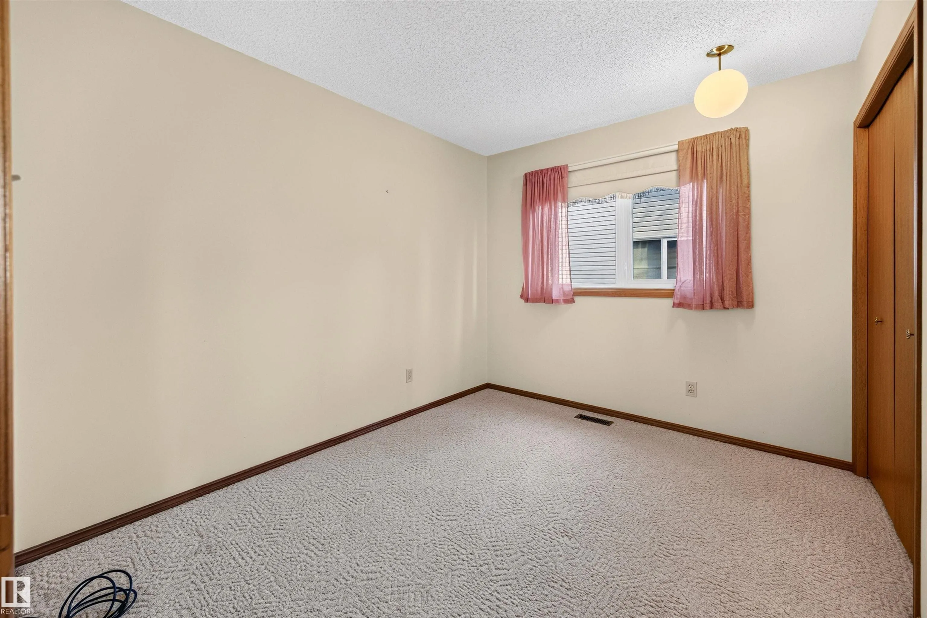 7 LANGHOLM Drive