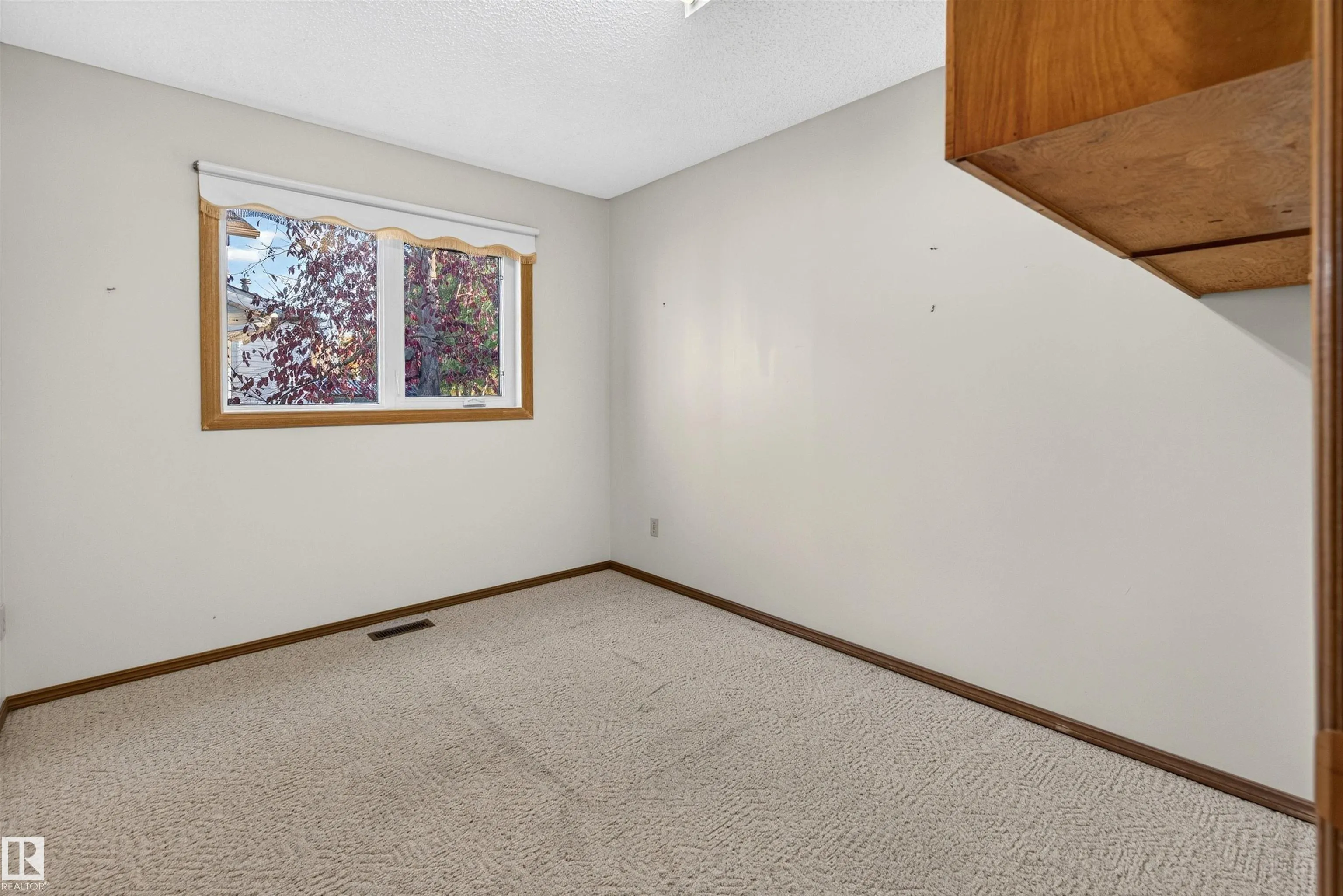 7 LANGHOLM Drive