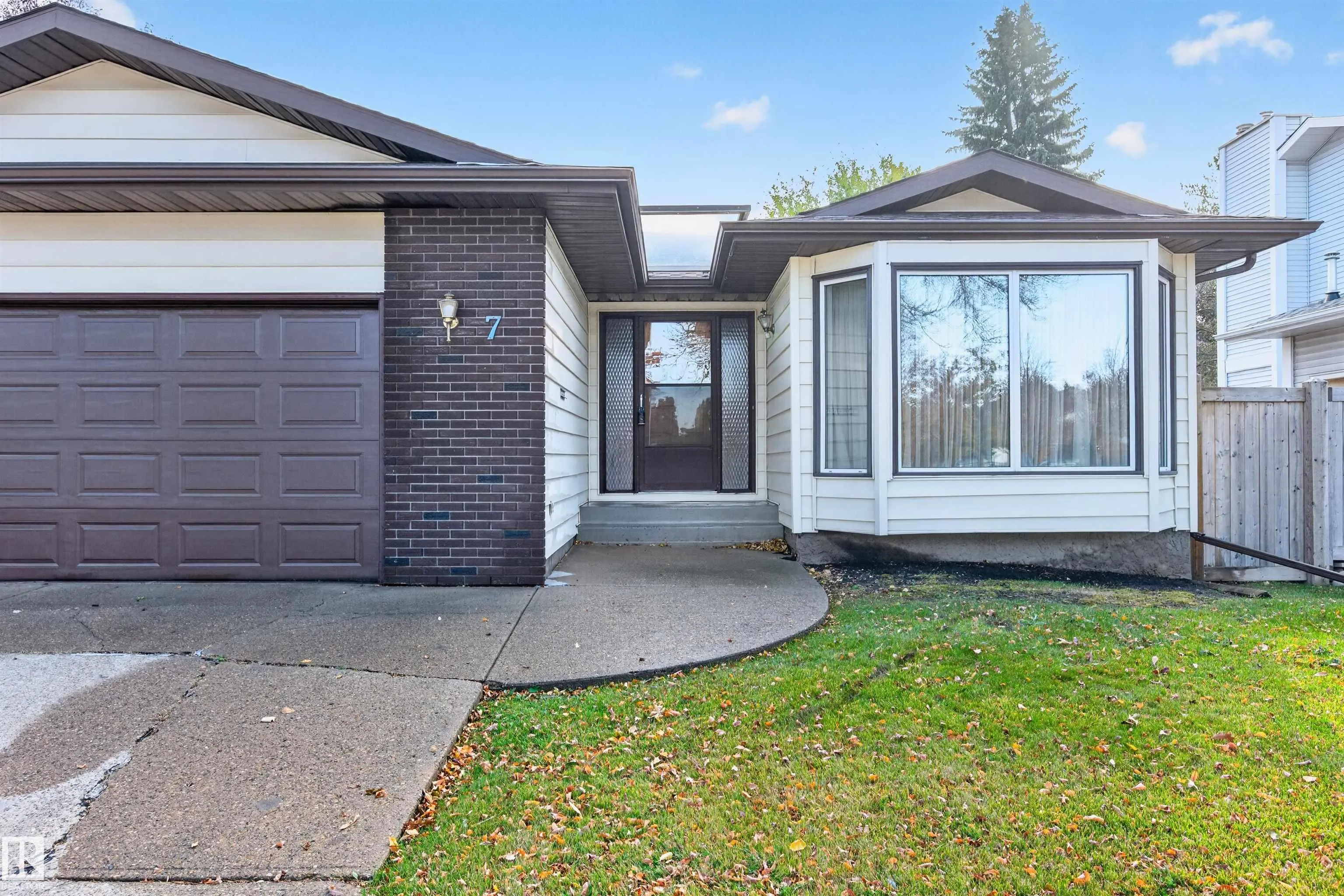 7 LANGHOLM Drive