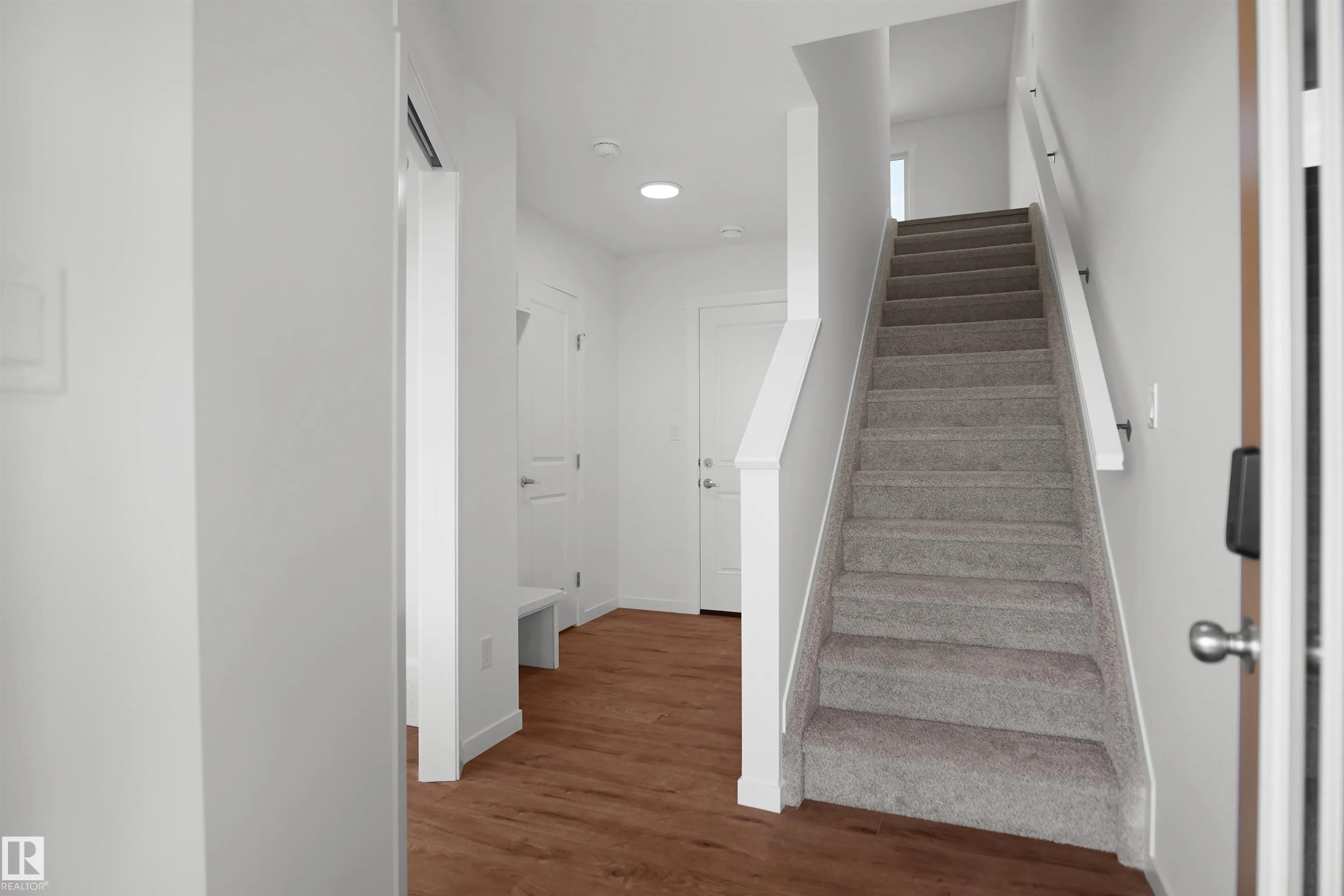 5172 River's Edge Way