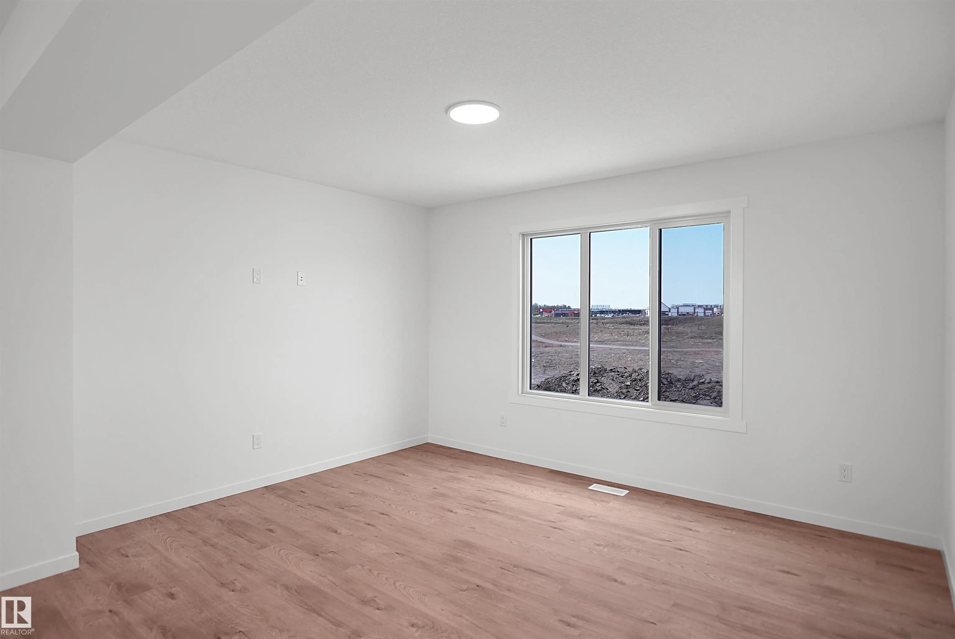 5172 River's Edge Way