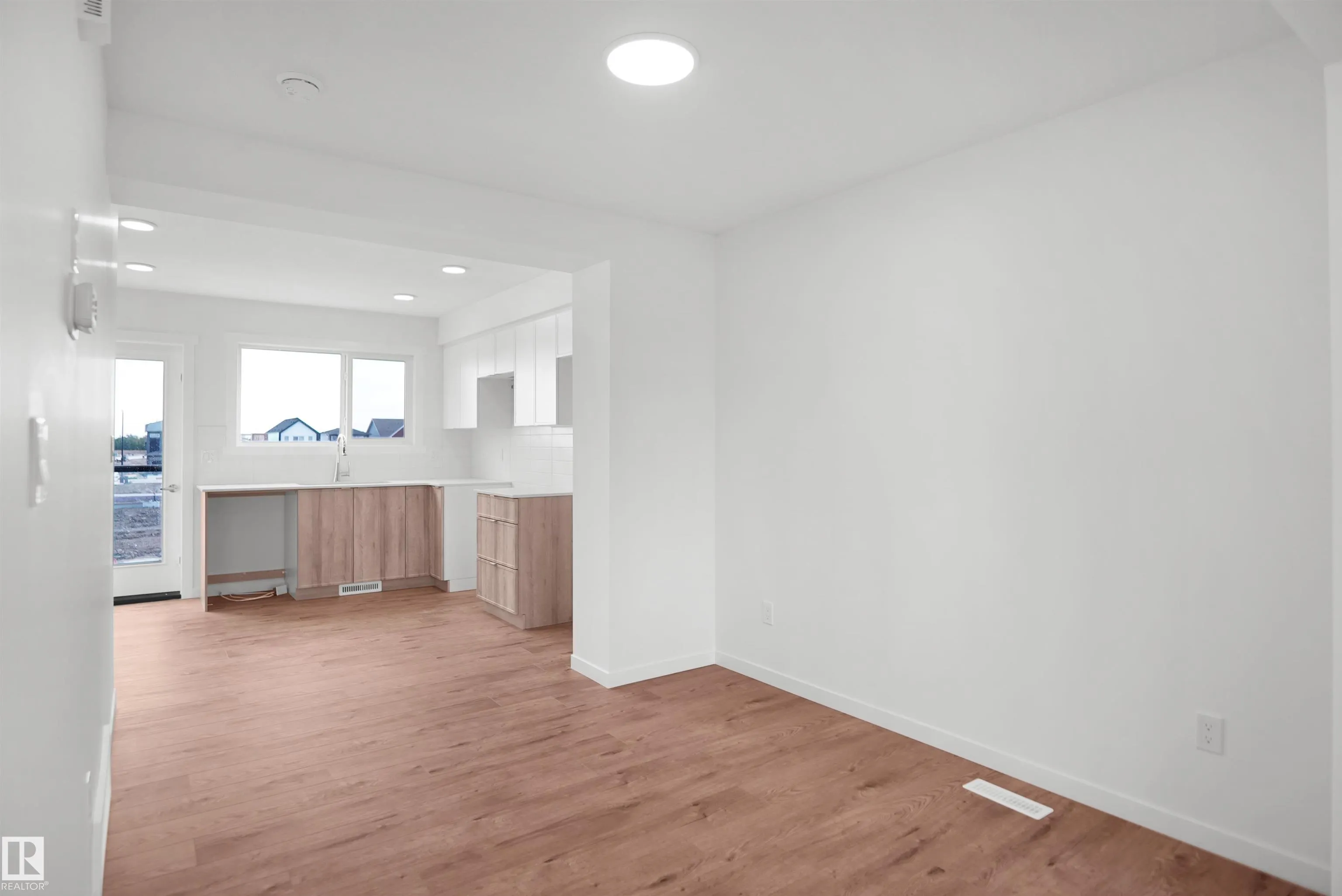 5172 River's Edge Way