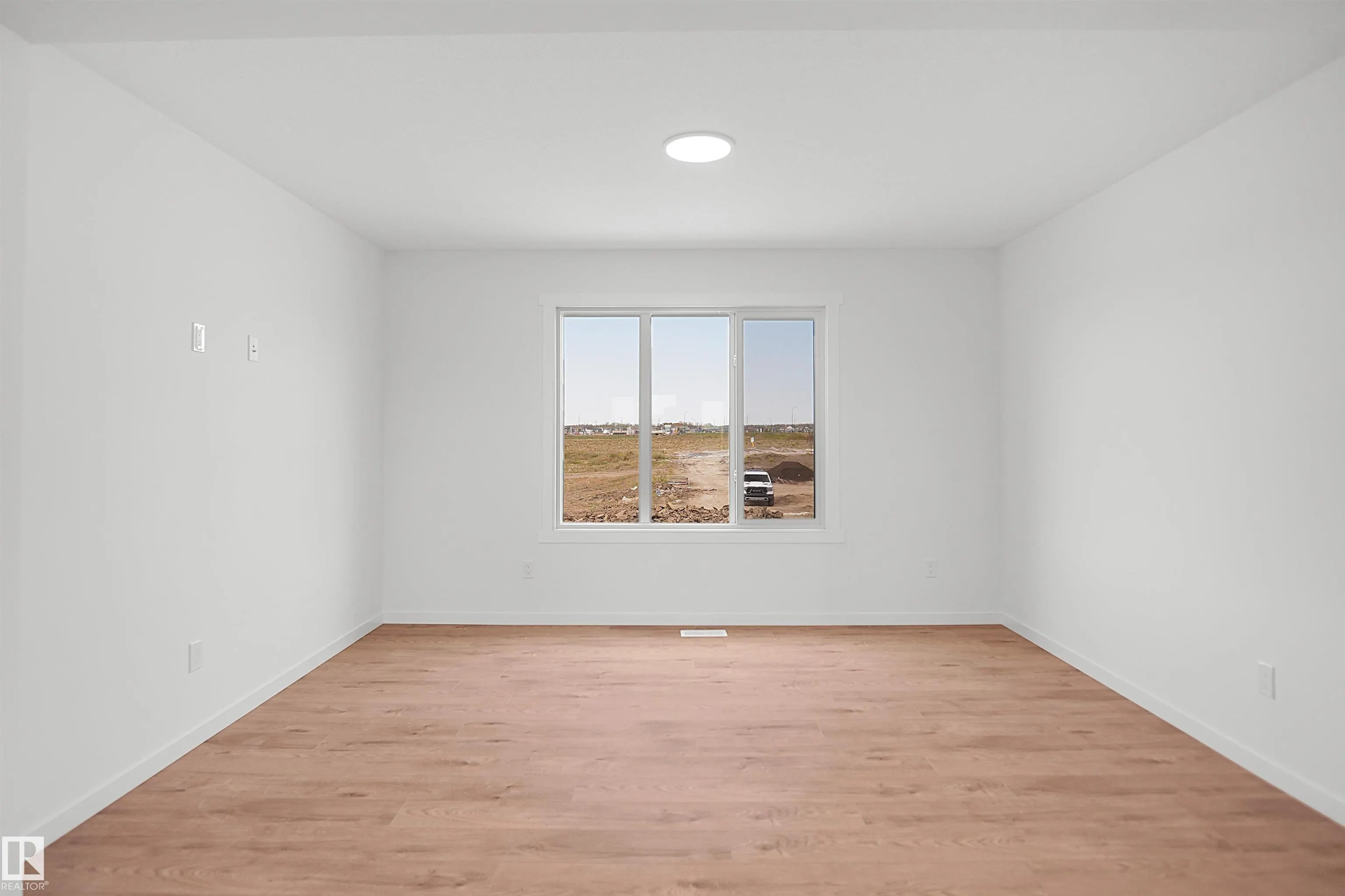 5172 River's Edge Way