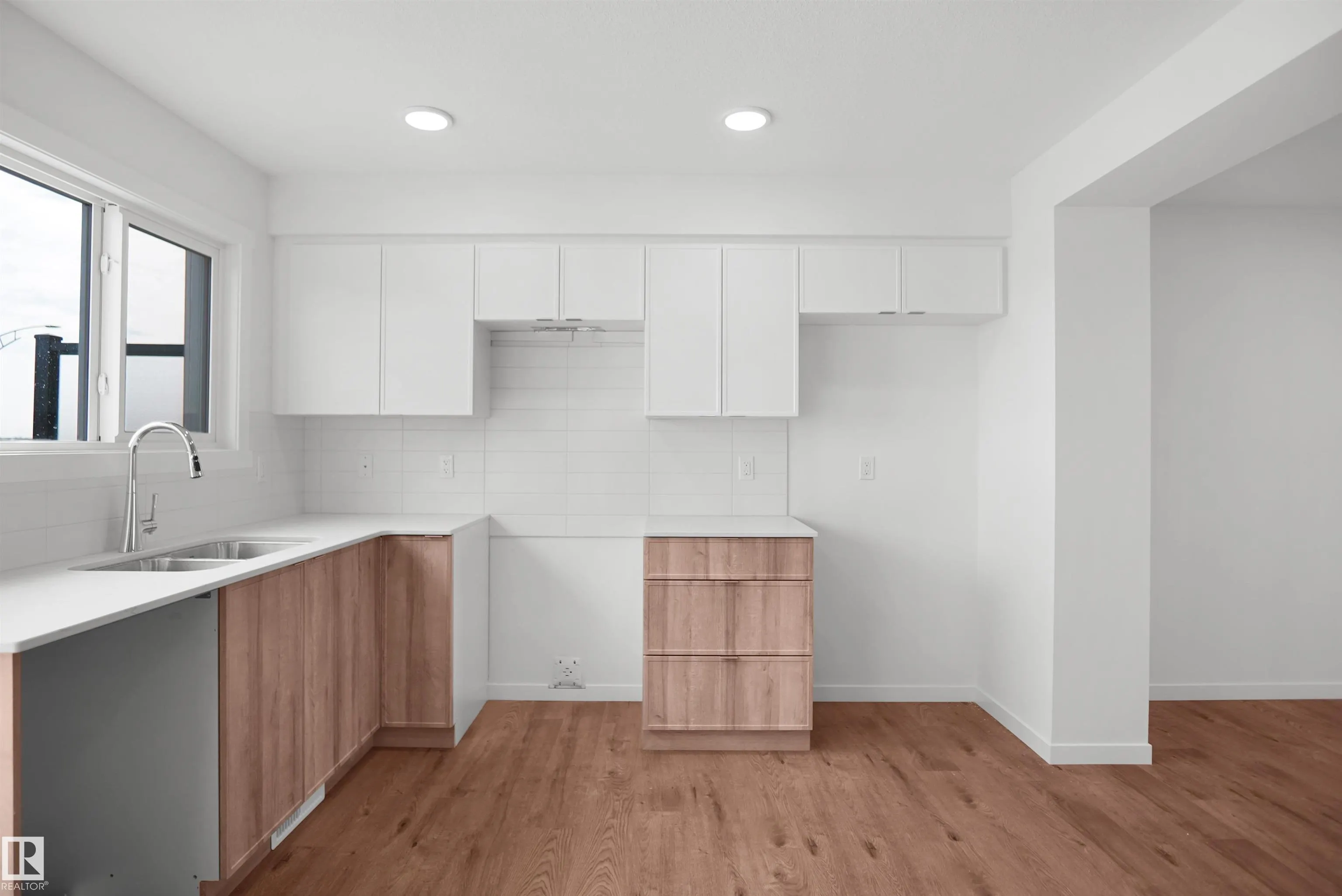 5172 River's Edge Way