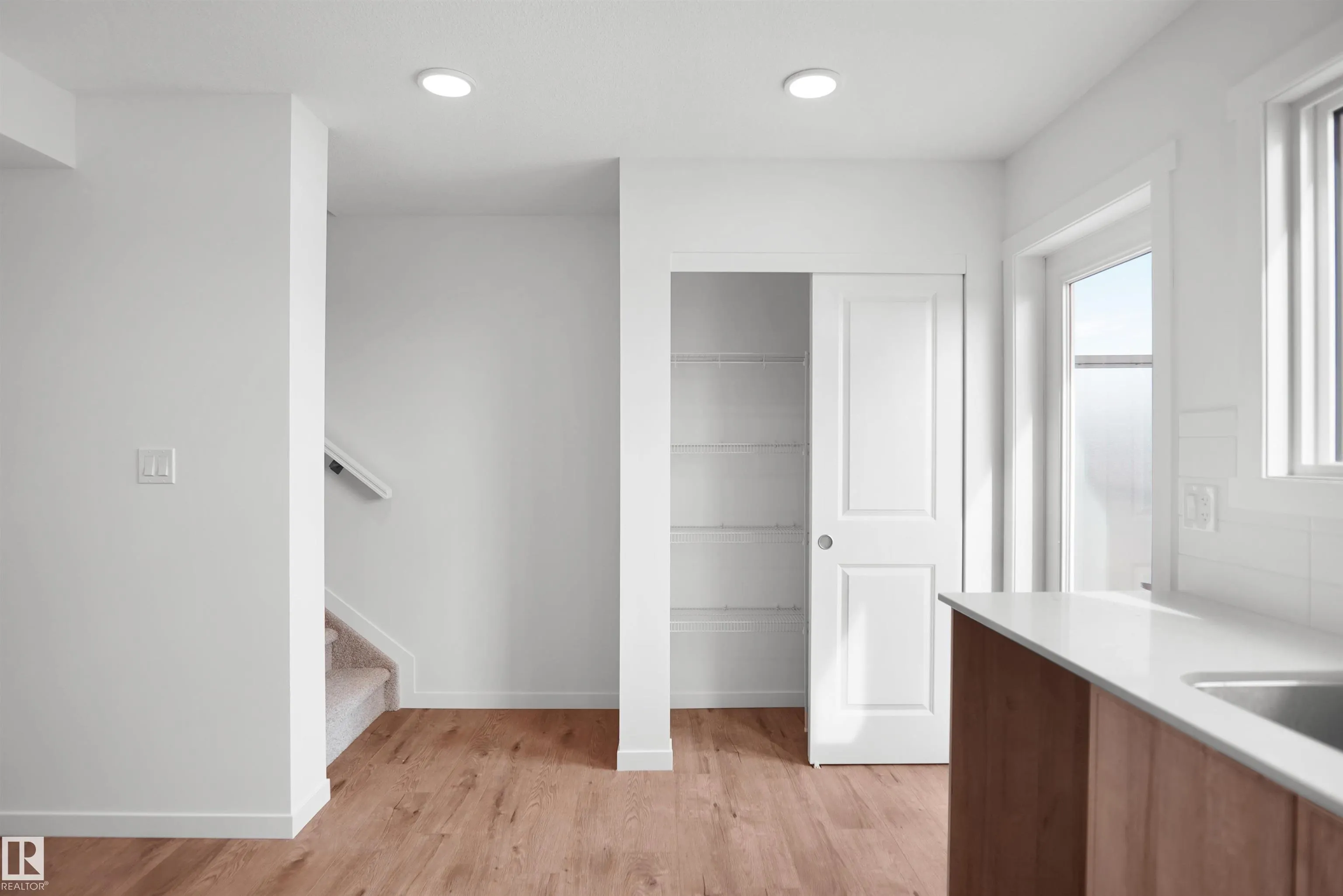 5172 River's Edge Way