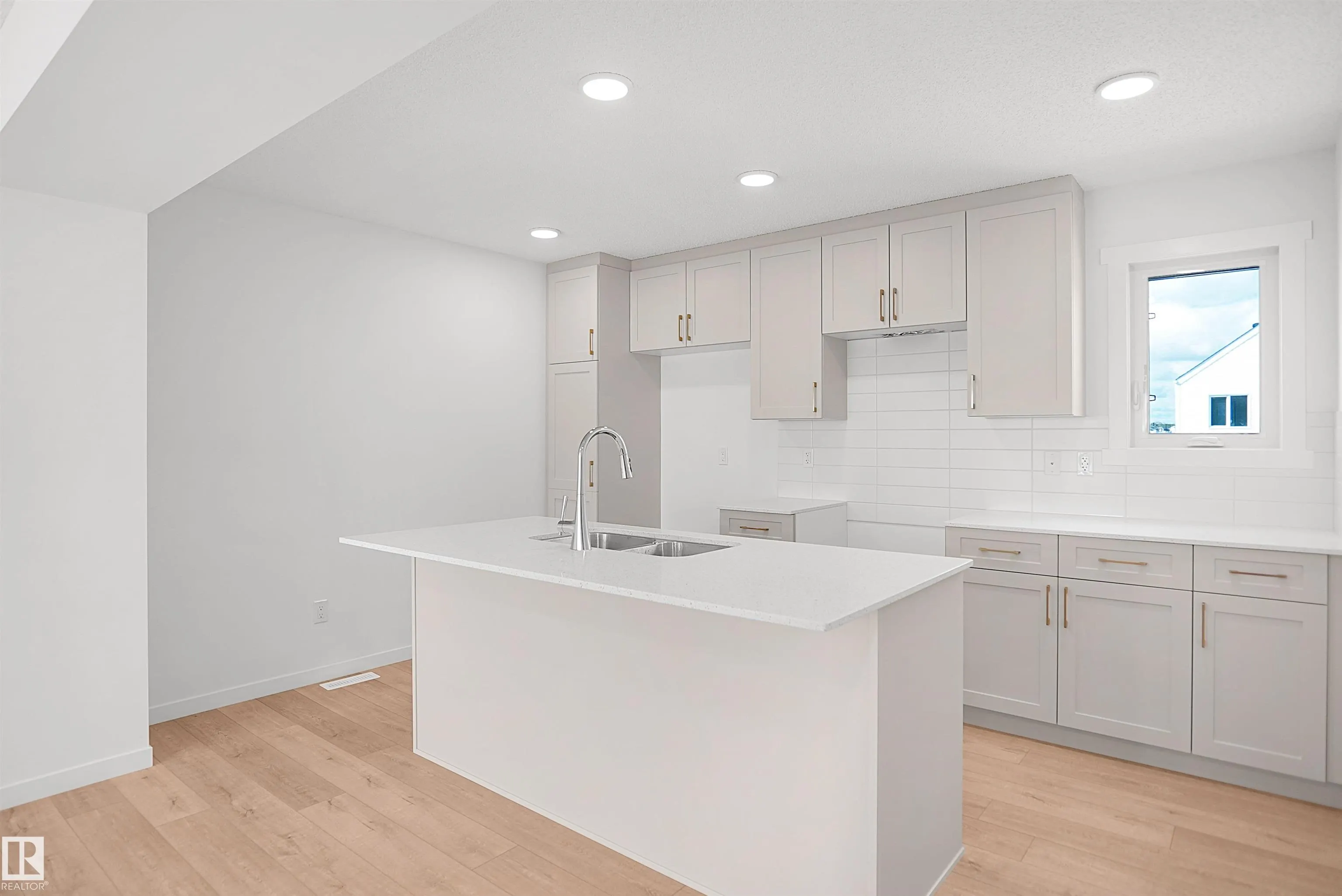 5174 RIVER'S EDGE Way