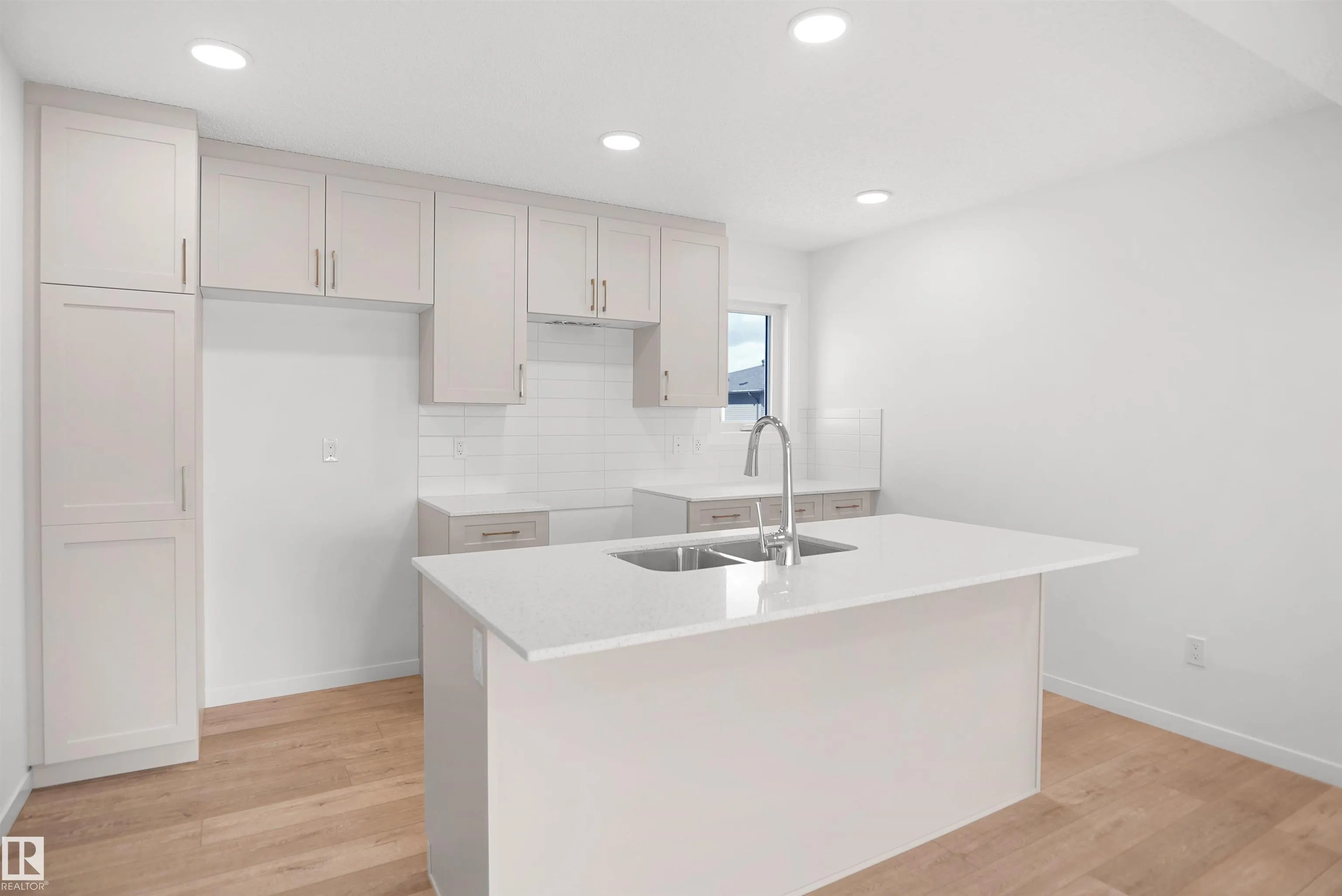 5174 RIVER'S EDGE Way