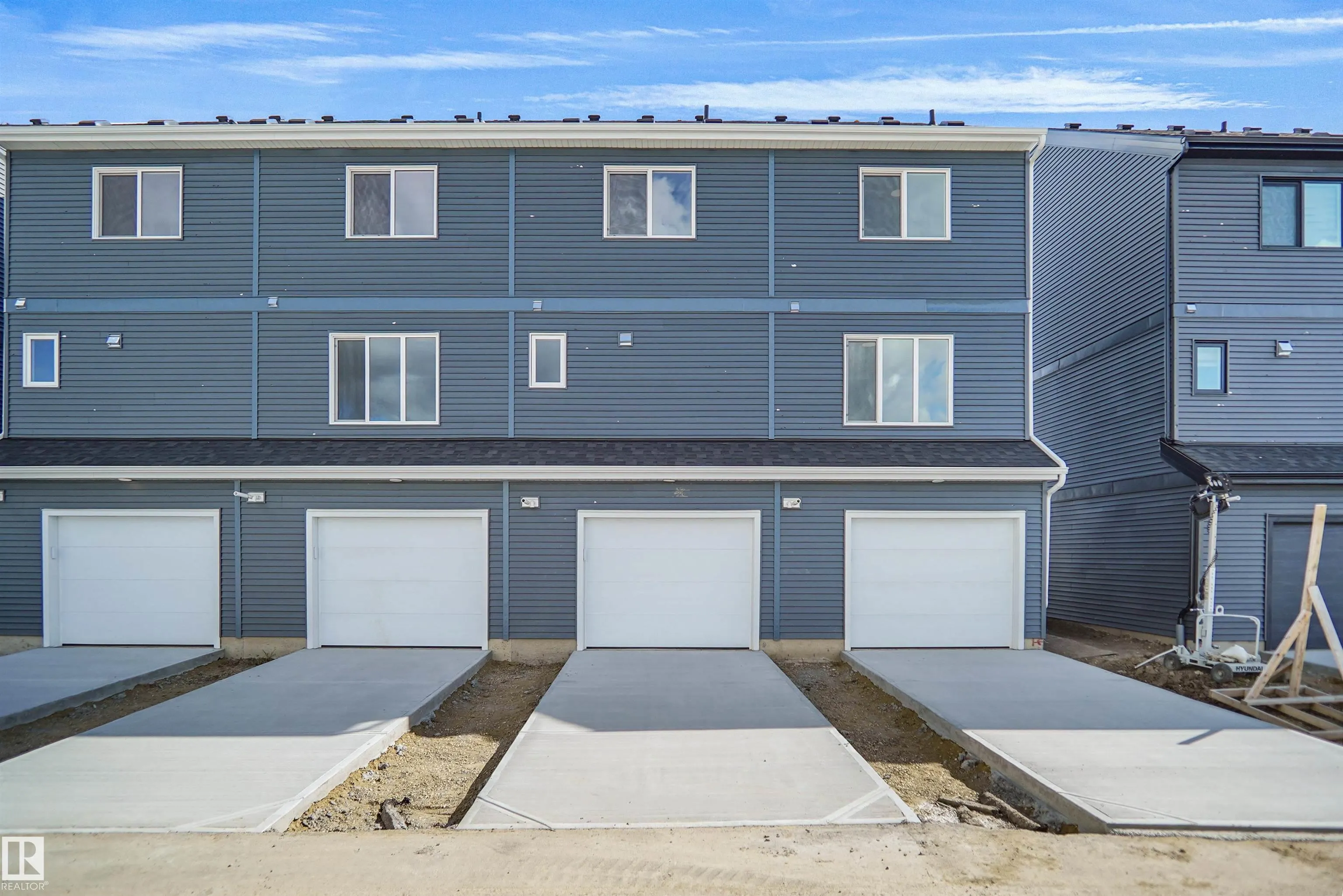 5174 RIVER'S EDGE Way