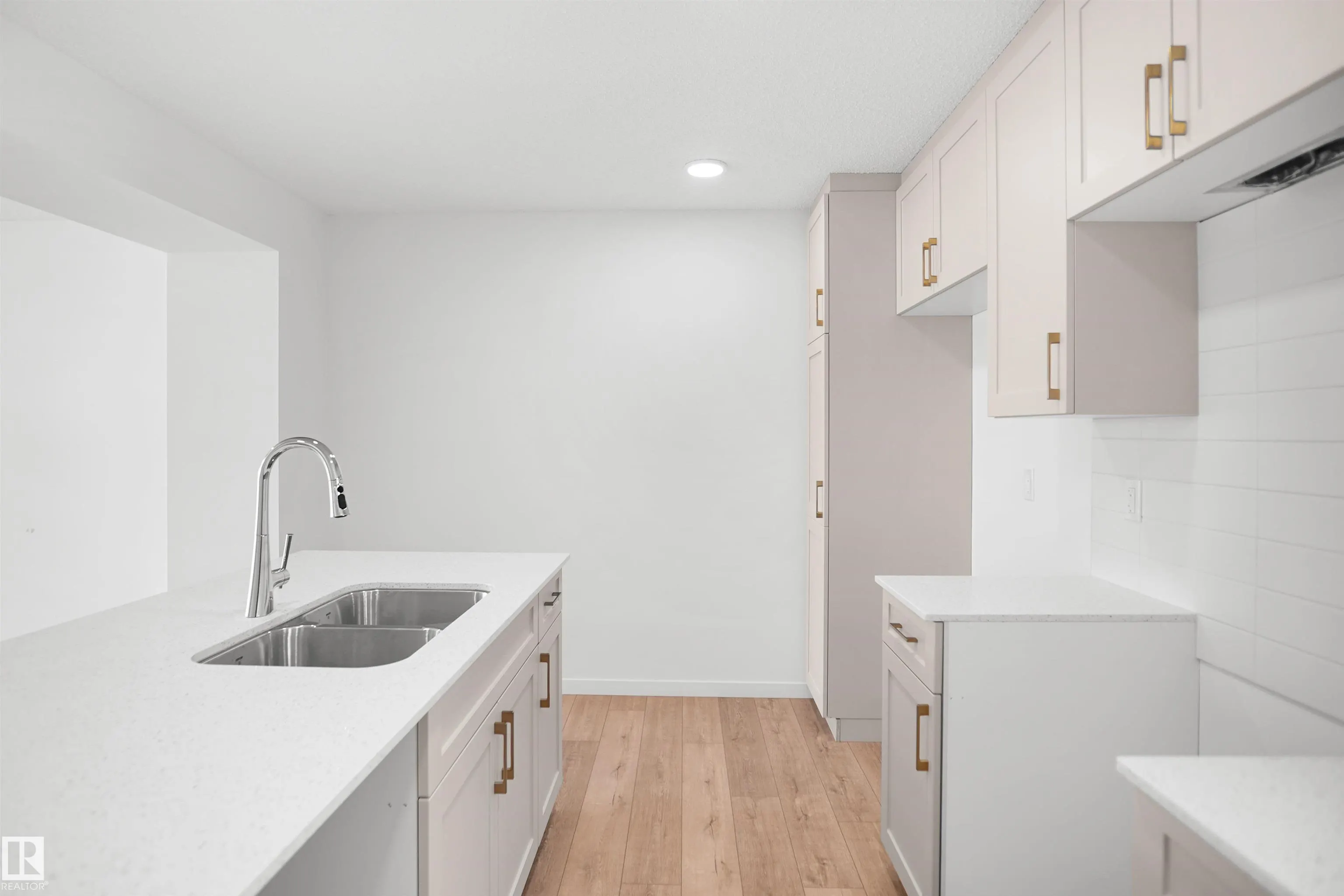 5174 RIVER'S EDGE Way