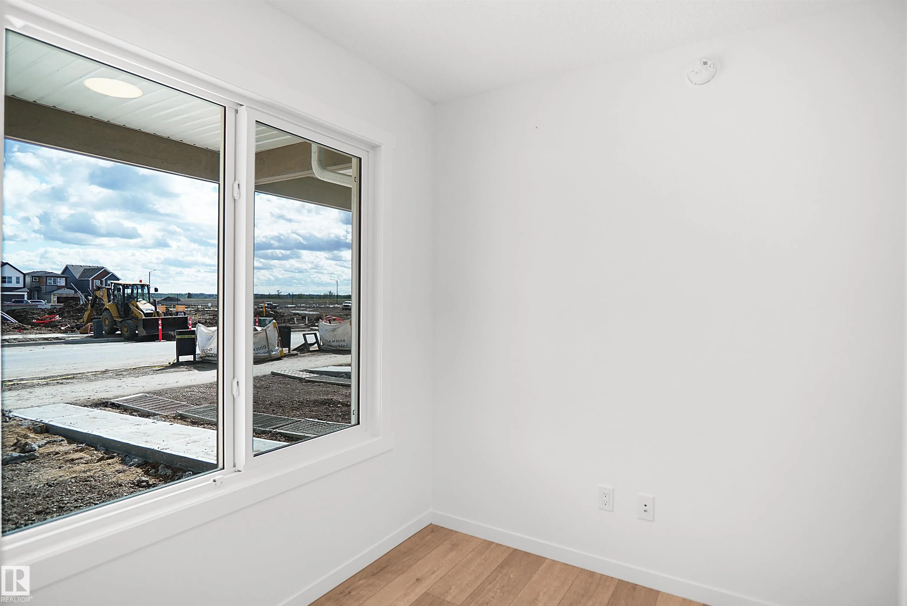 5174 RIVER'S EDGE Way