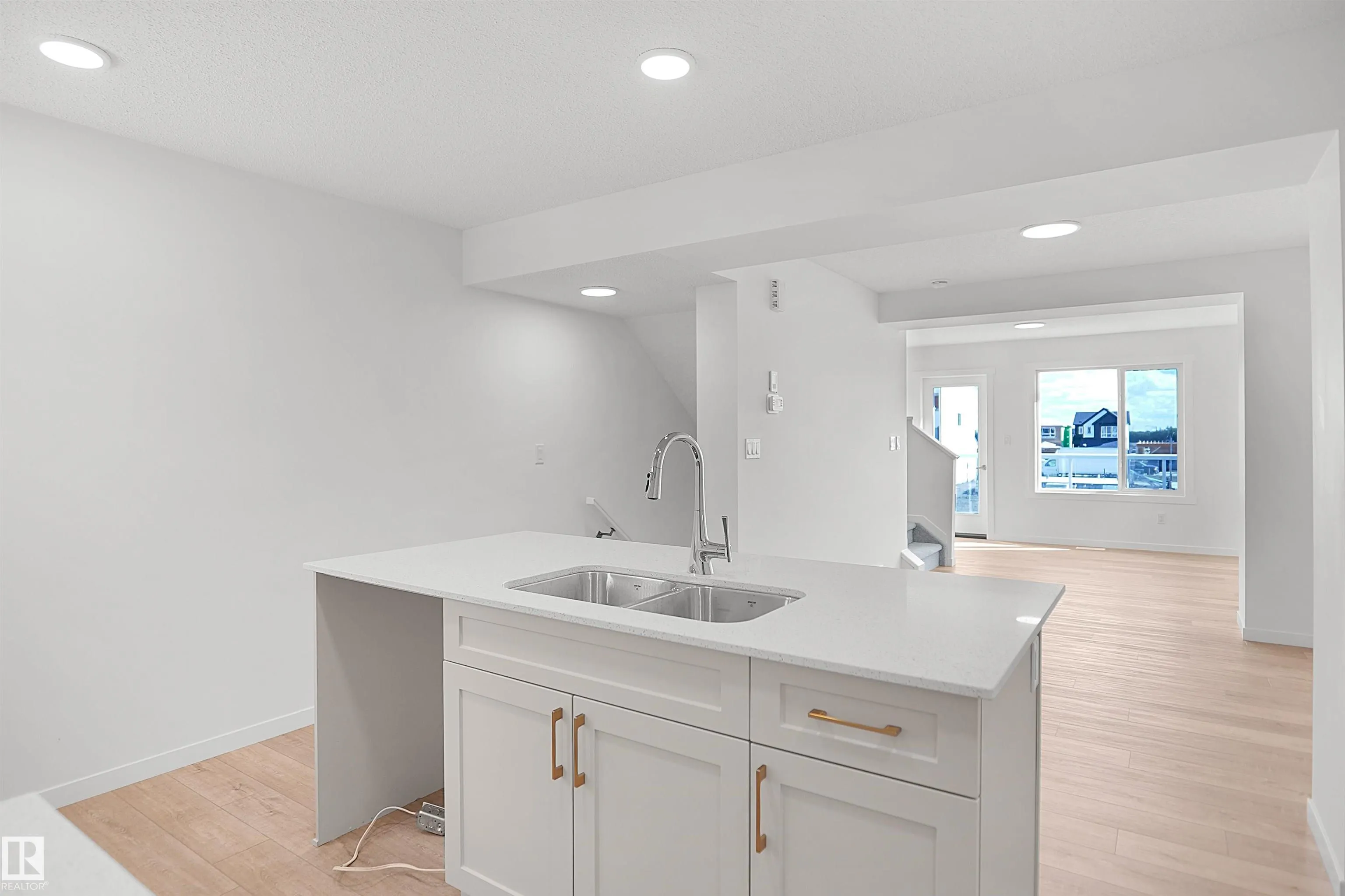 5174 RIVER'S EDGE Way