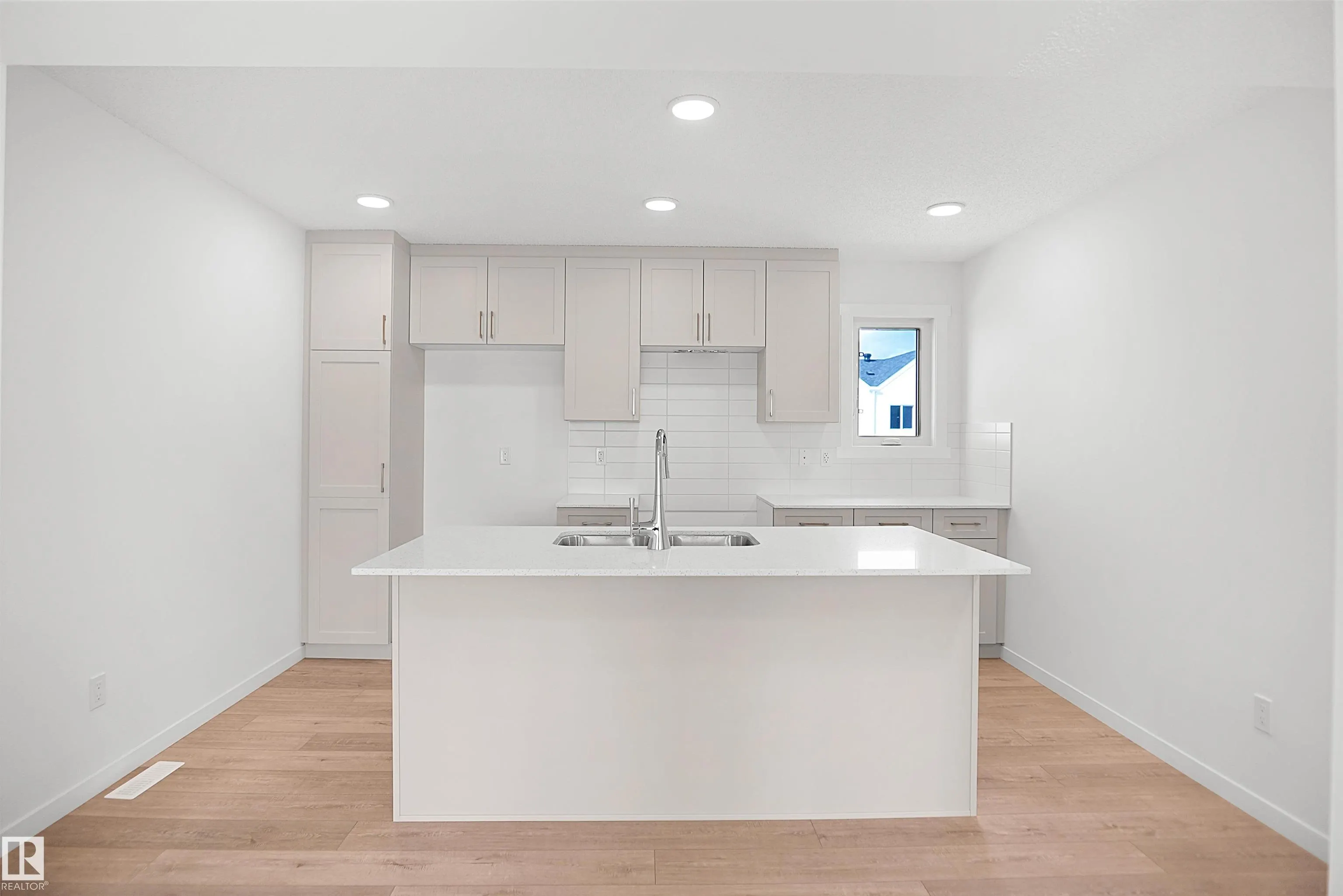 5174 RIVER'S EDGE Way
