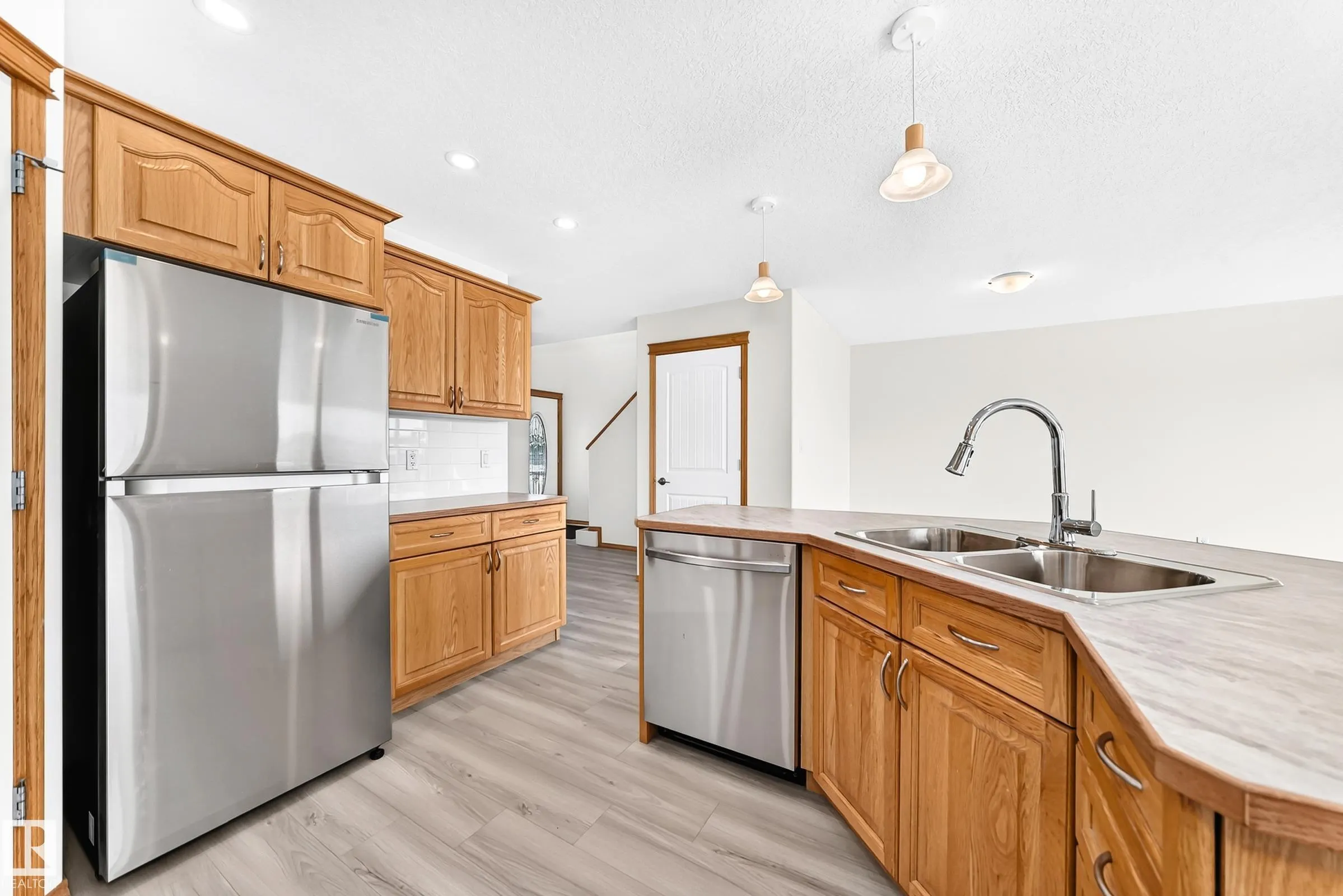 686 KANANASKIS Drive