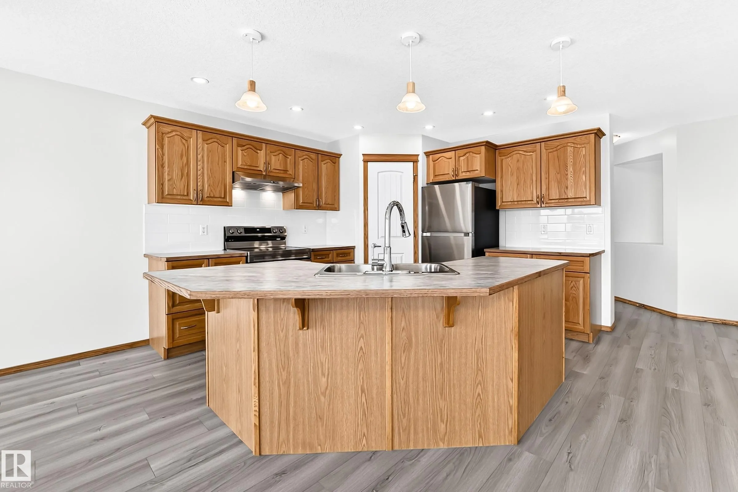 686 KANANASKIS Drive