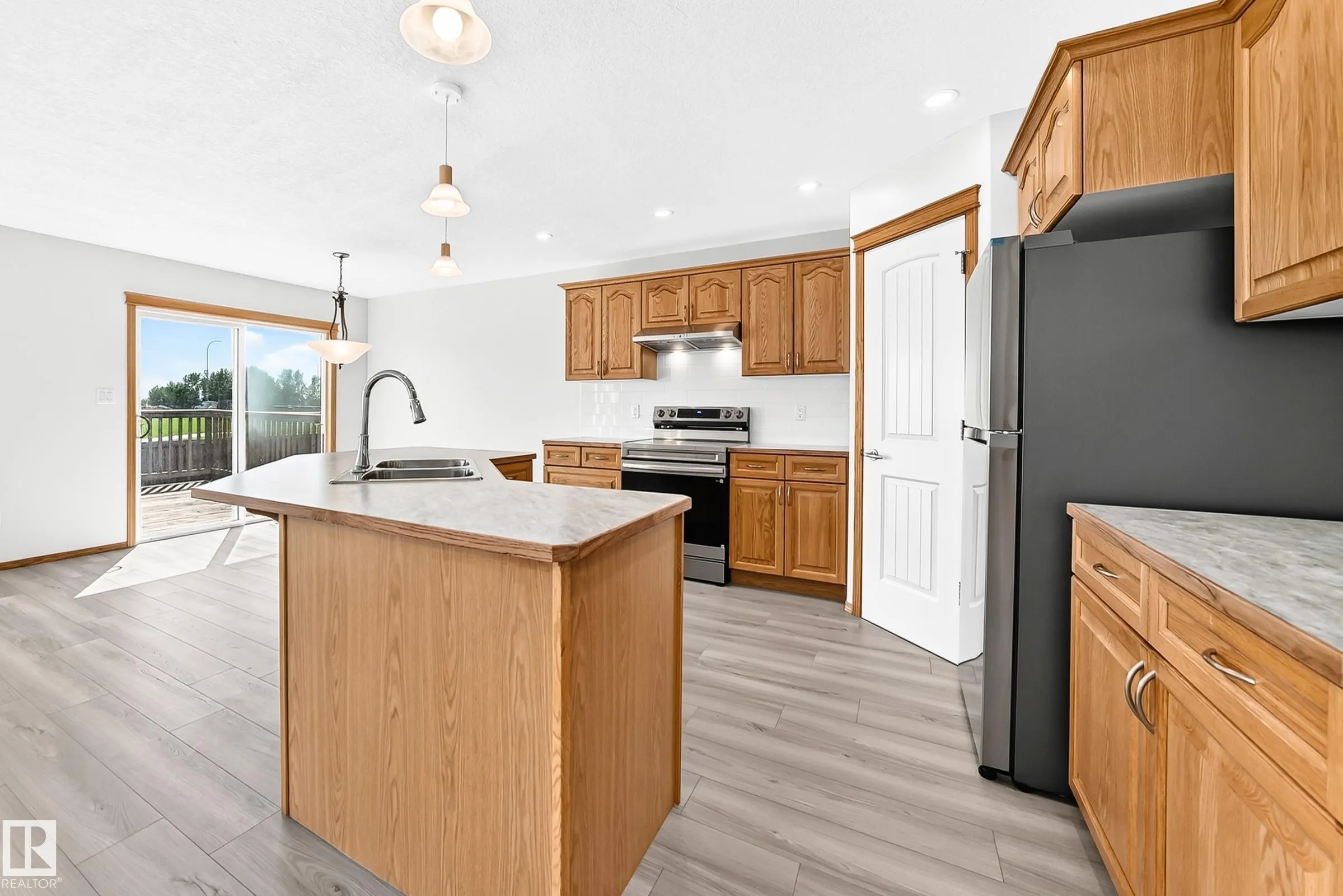 686 KANANASKIS Drive