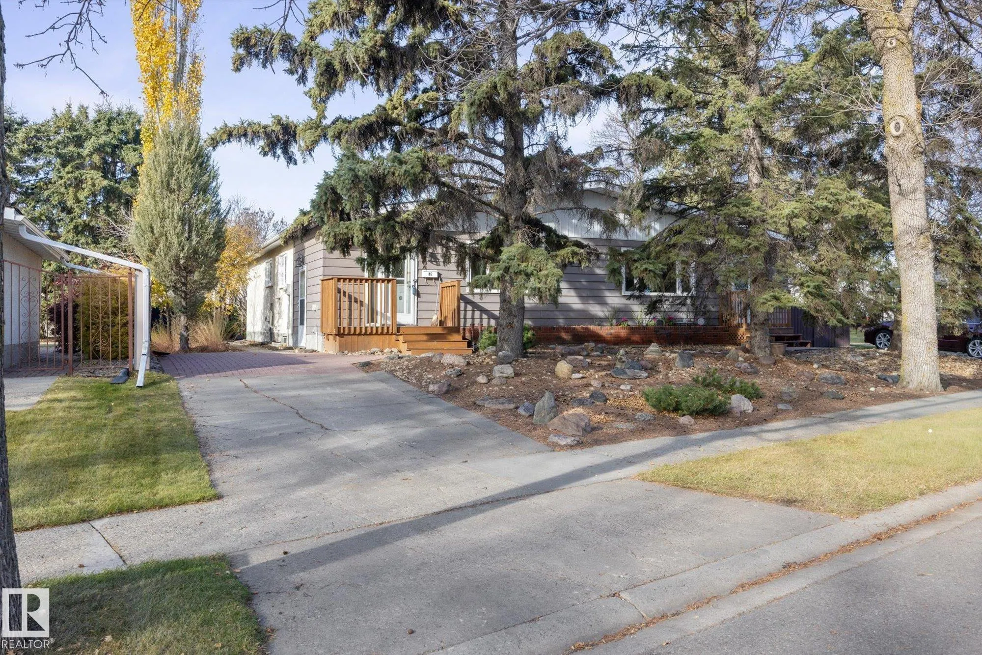 15 FALCON Crescent