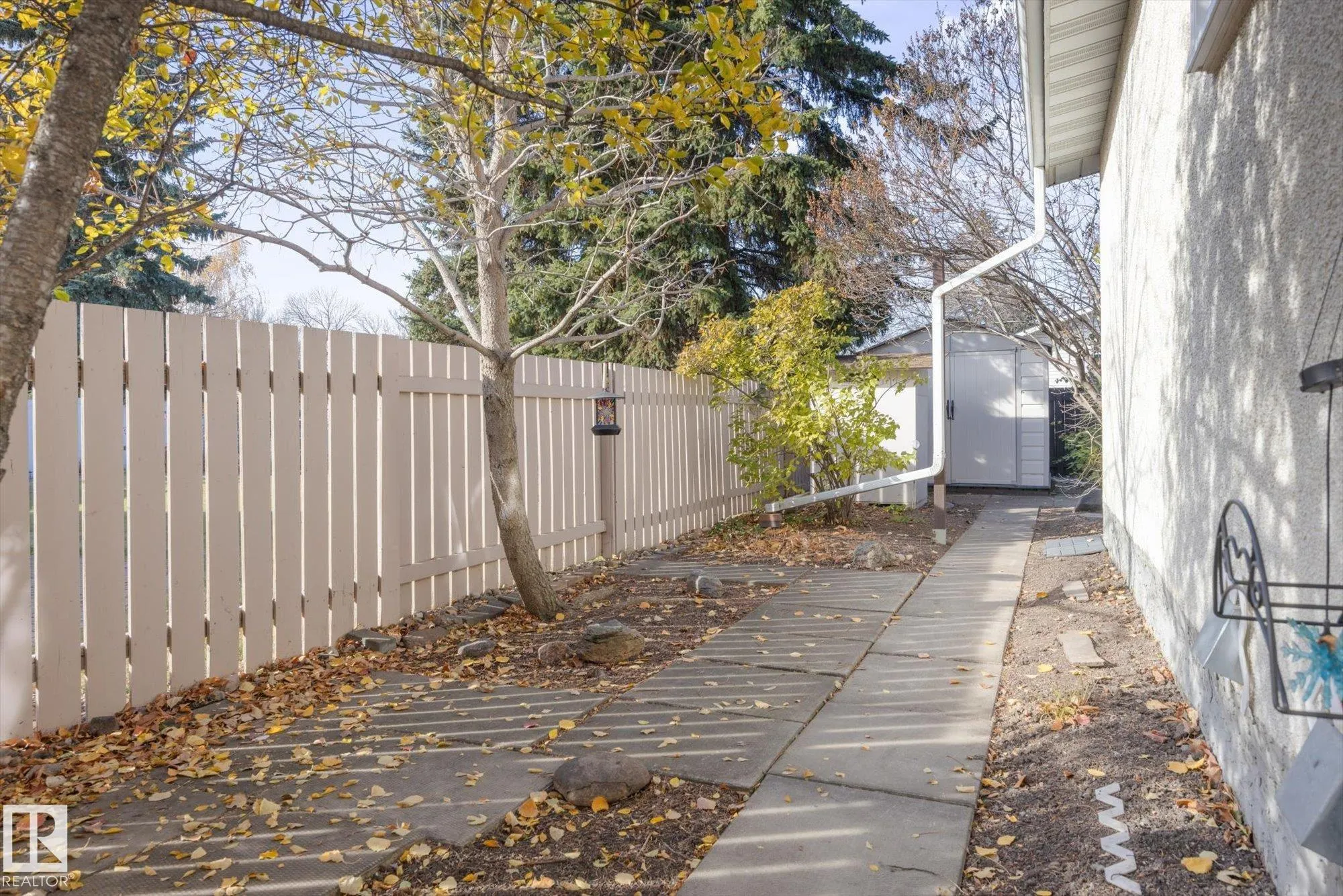 15 FALCON Crescent