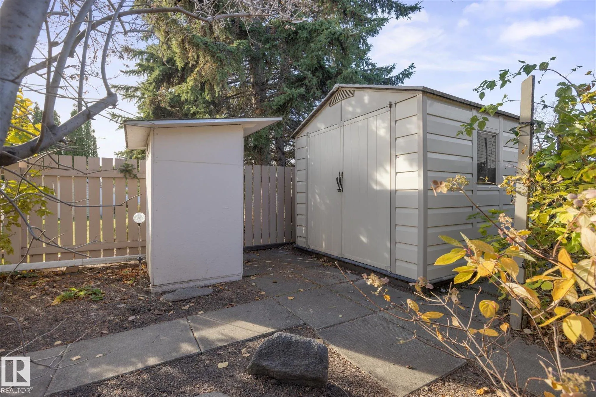 15 FALCON Crescent