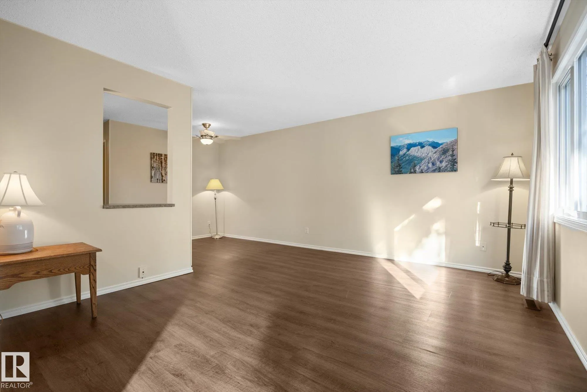 15 FALCON Crescent