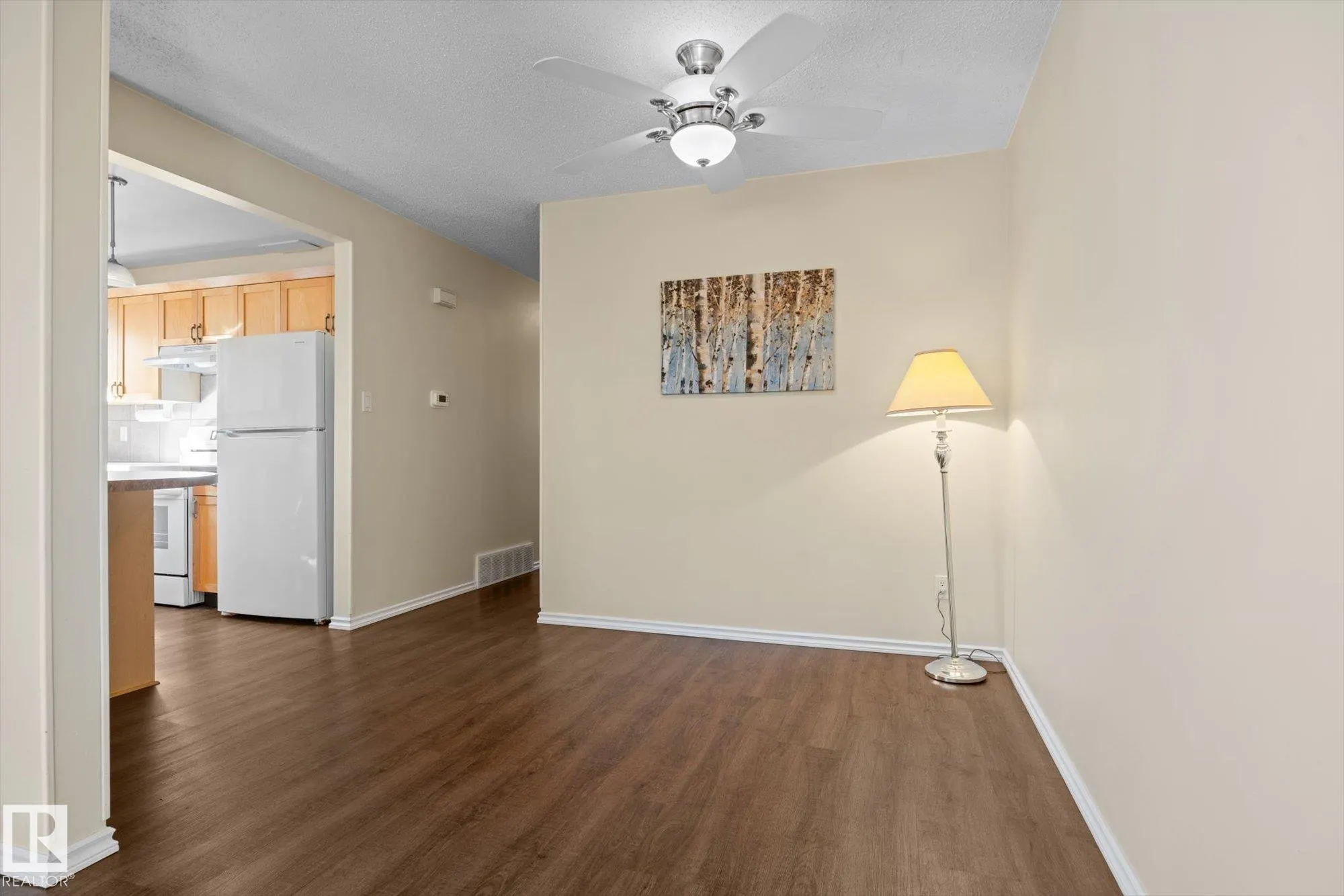 15 FALCON Crescent