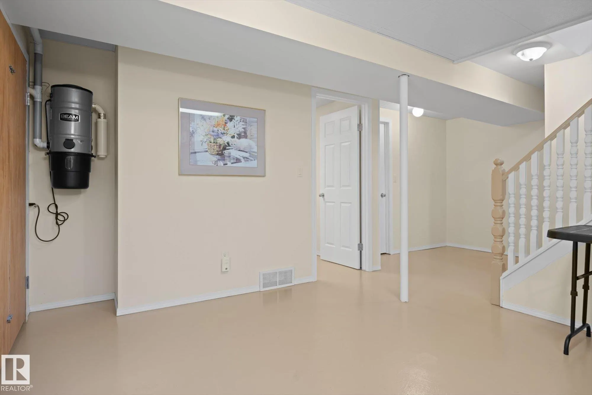 15 FALCON Crescent