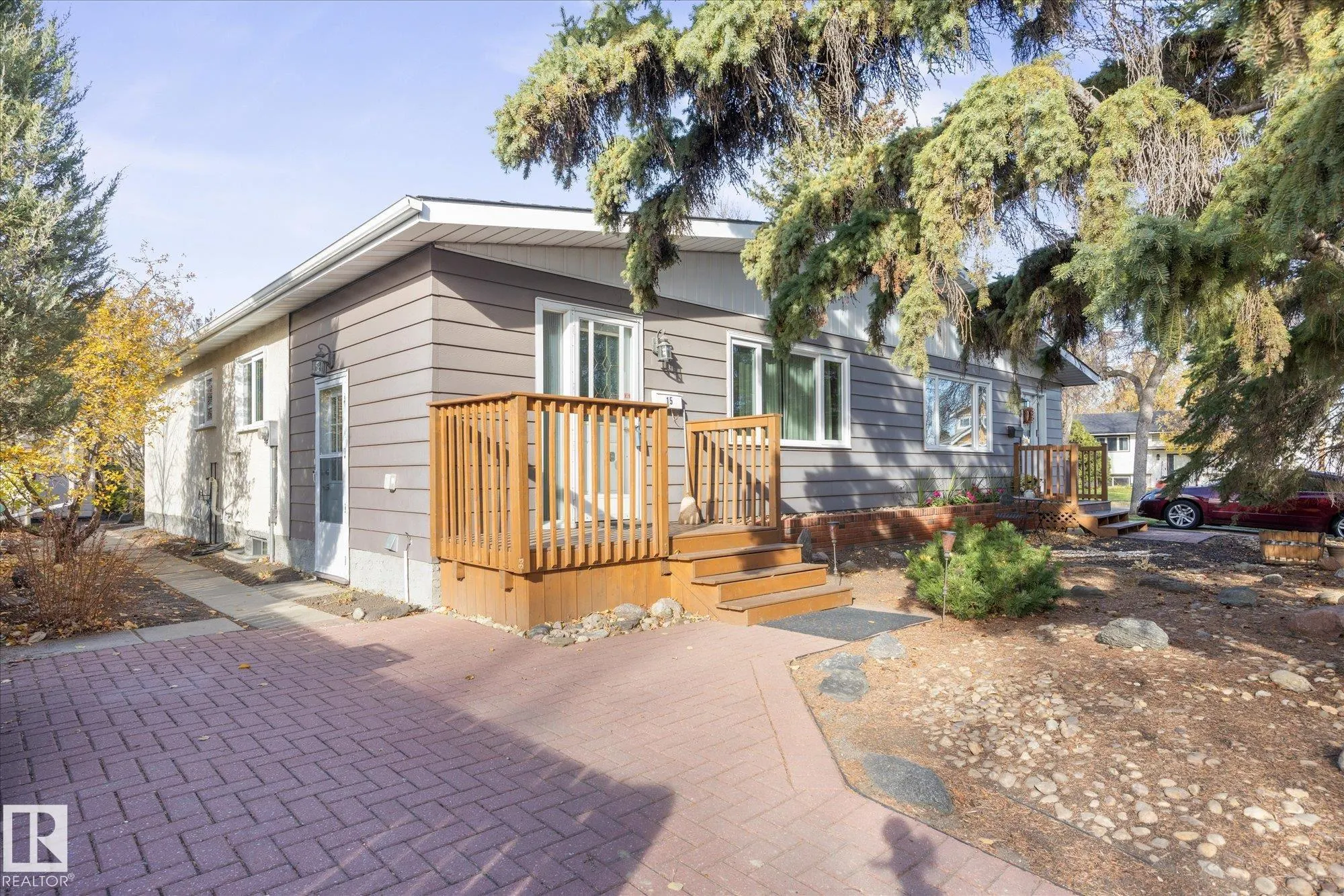 15 FALCON Crescent