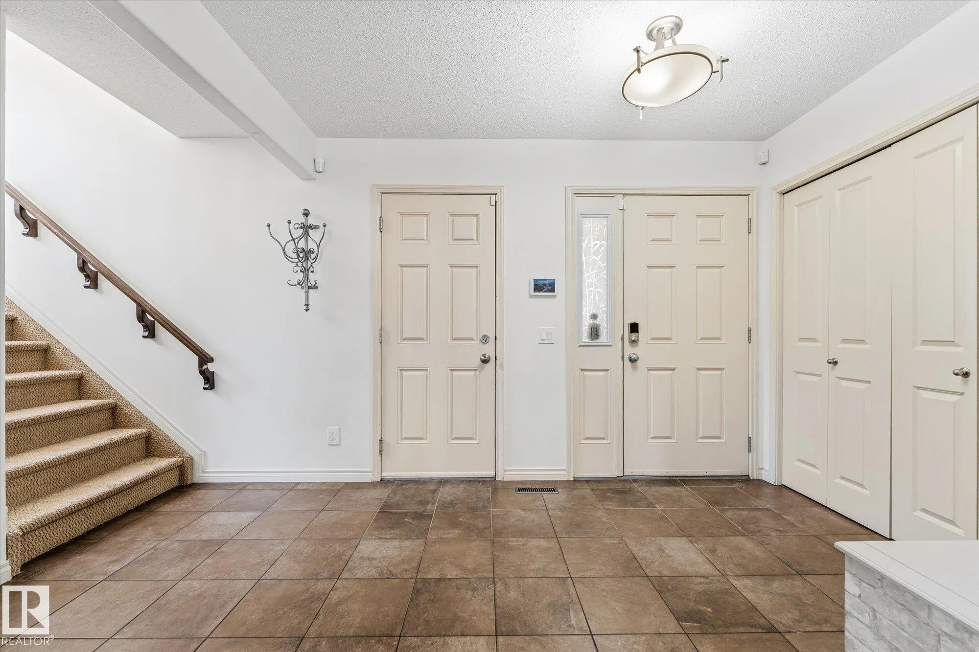 217 SILVERSTONE Crescent